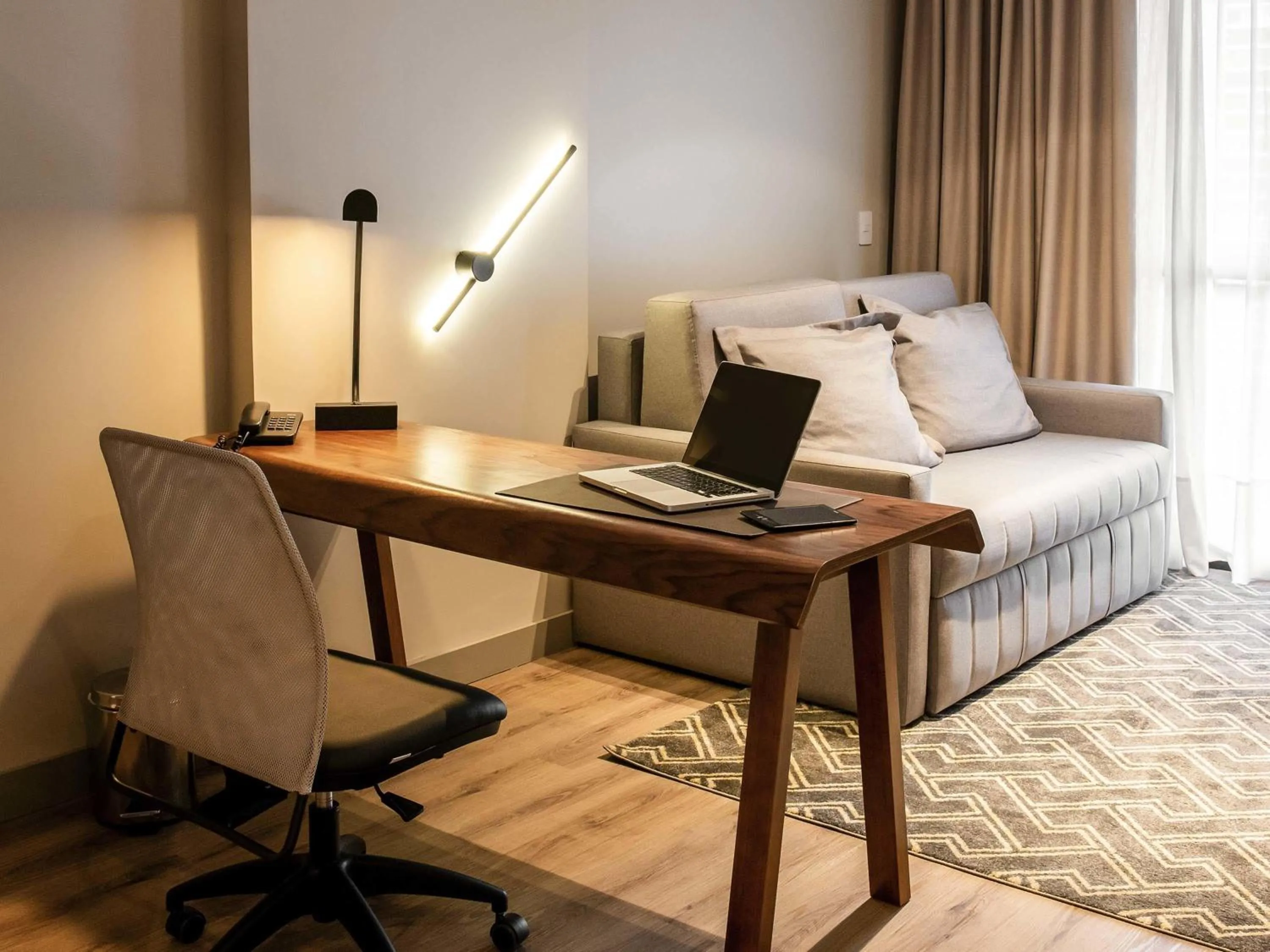 Bedroom, Bed in Mercure Curitiba Batel