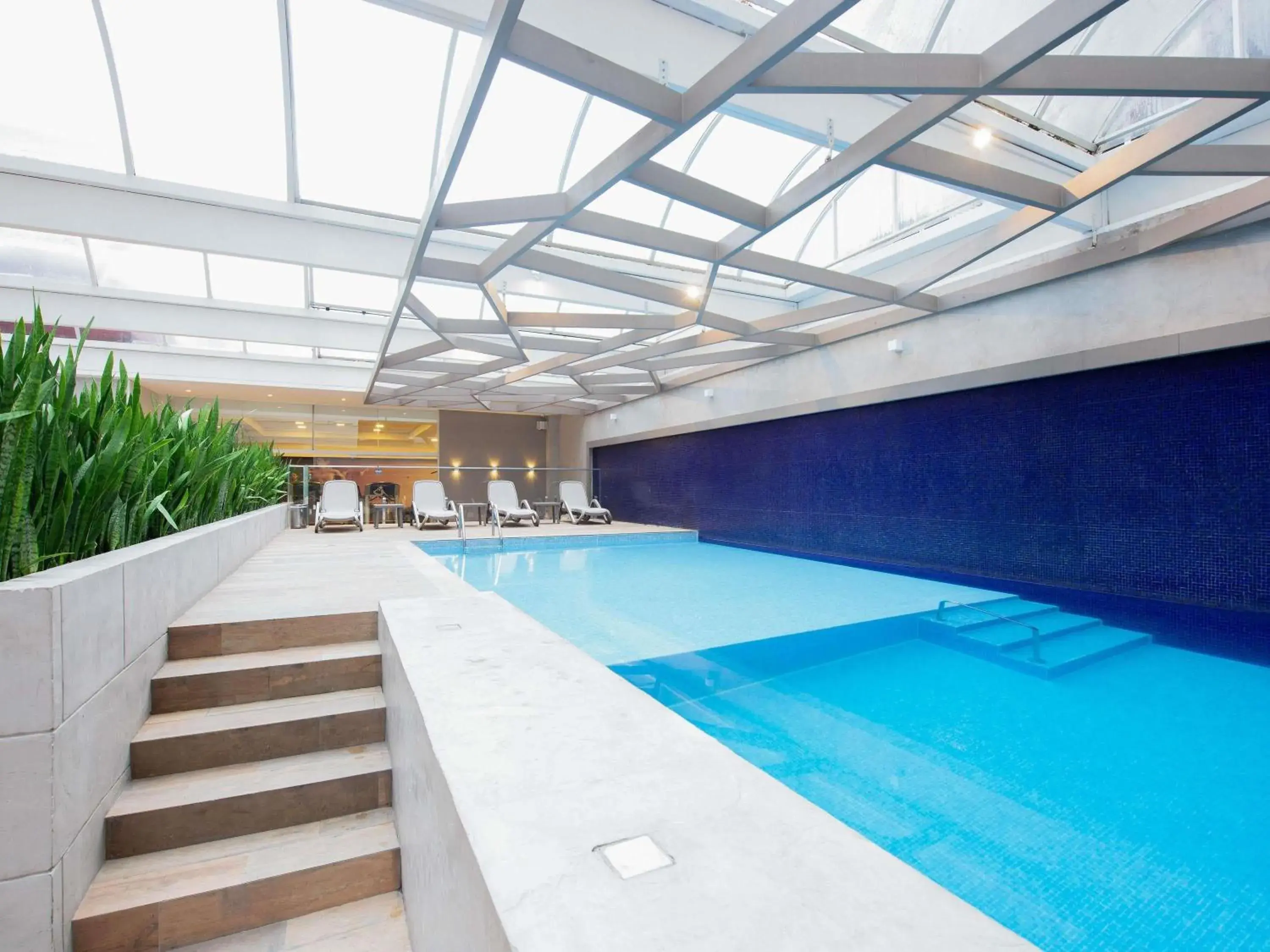 Pool view in Mercure Curitiba Batel Pool view in Mercure Curitiba Batel