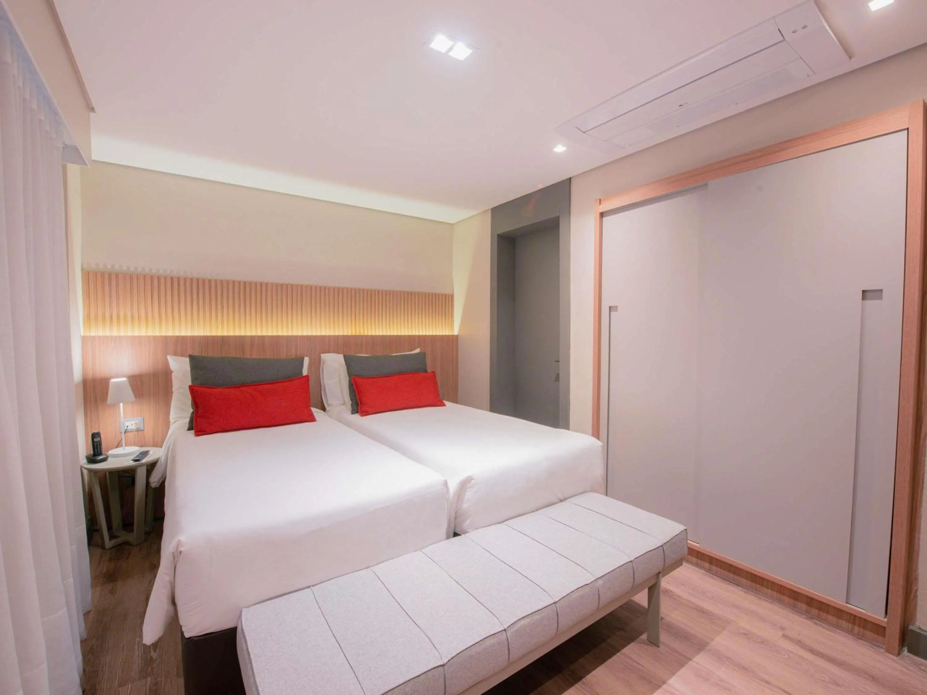 Bedroom, Bed in Mercure Curitiba Batel