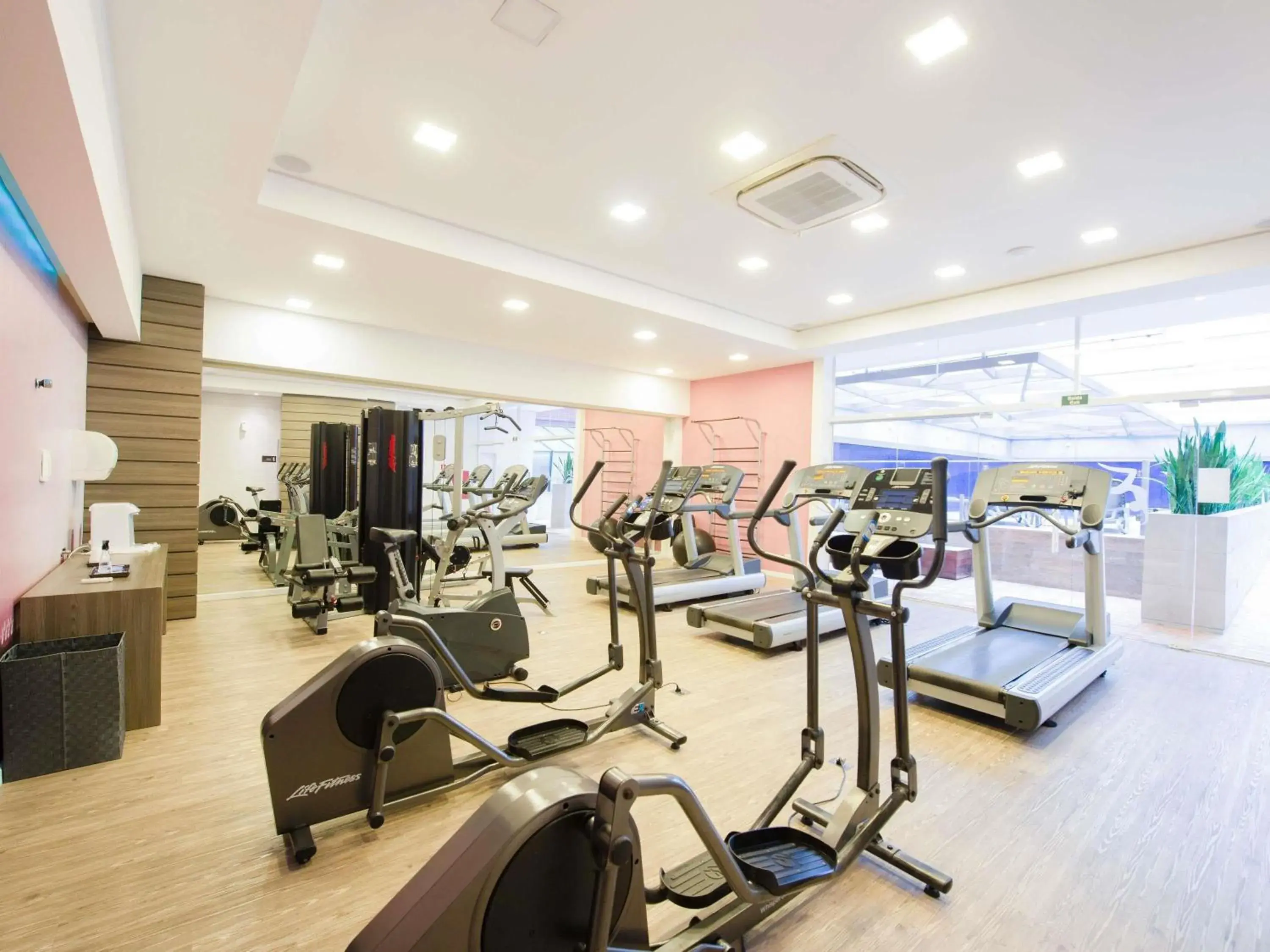 Fitness centre/facilities in Mercure Curitiba Batel Fitness centre/facilities in Mercure Curitiba Batel