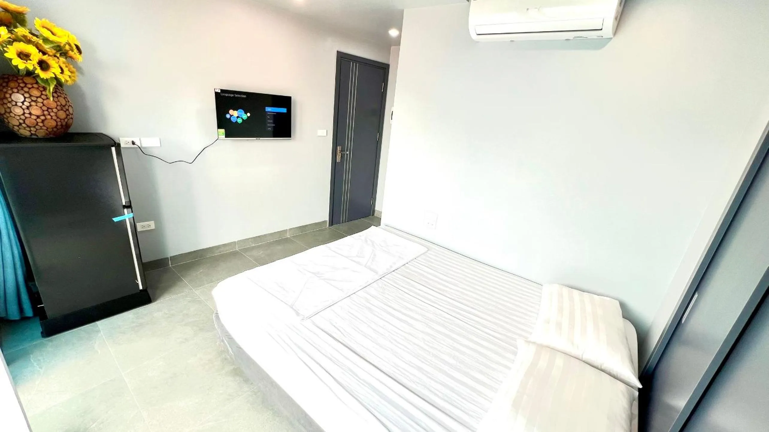 TV and multimedia, Bed in Era Apartment Cat Linh