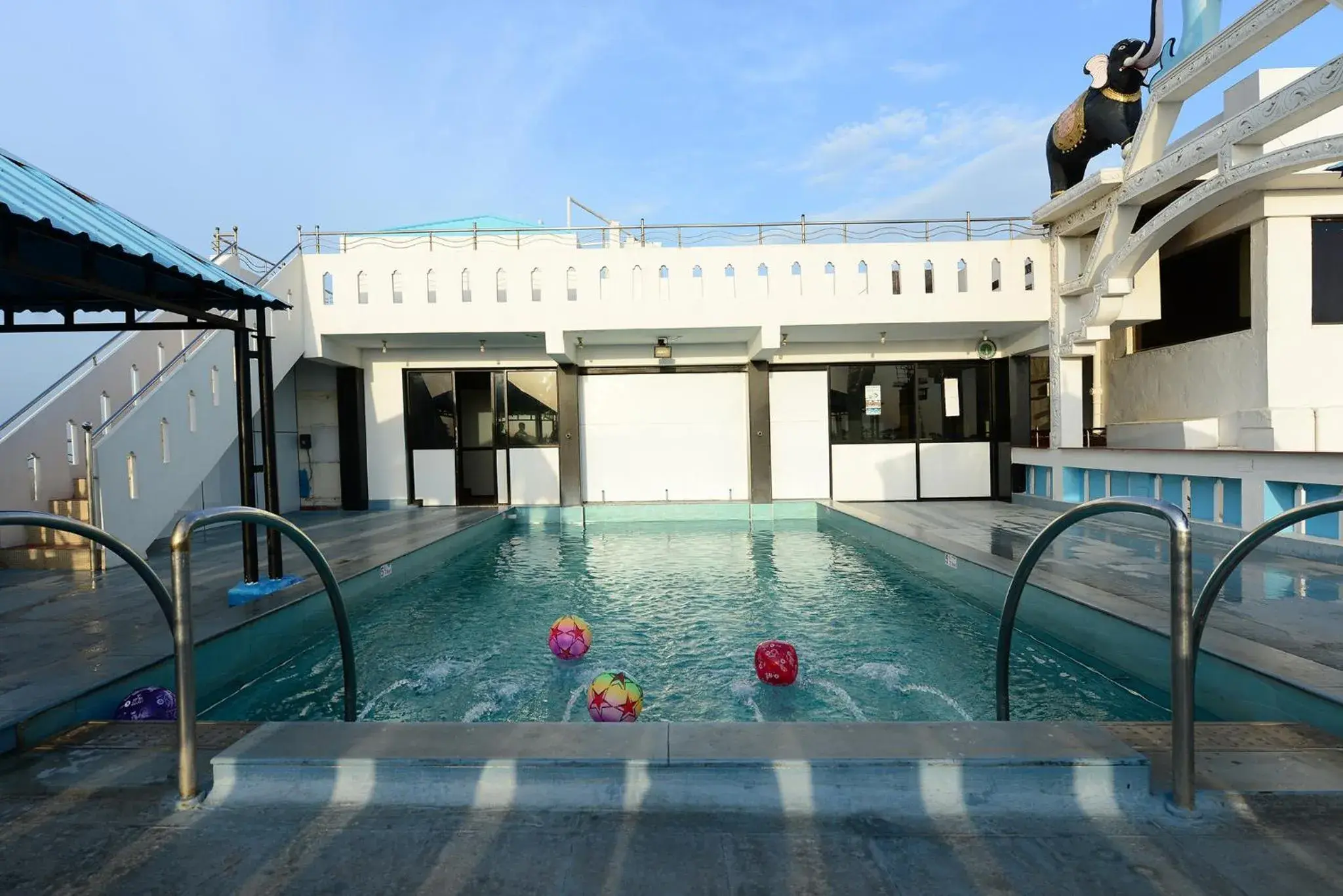 Pool view in Hotel Tri Sea Pool view in Hotel Tri Sea