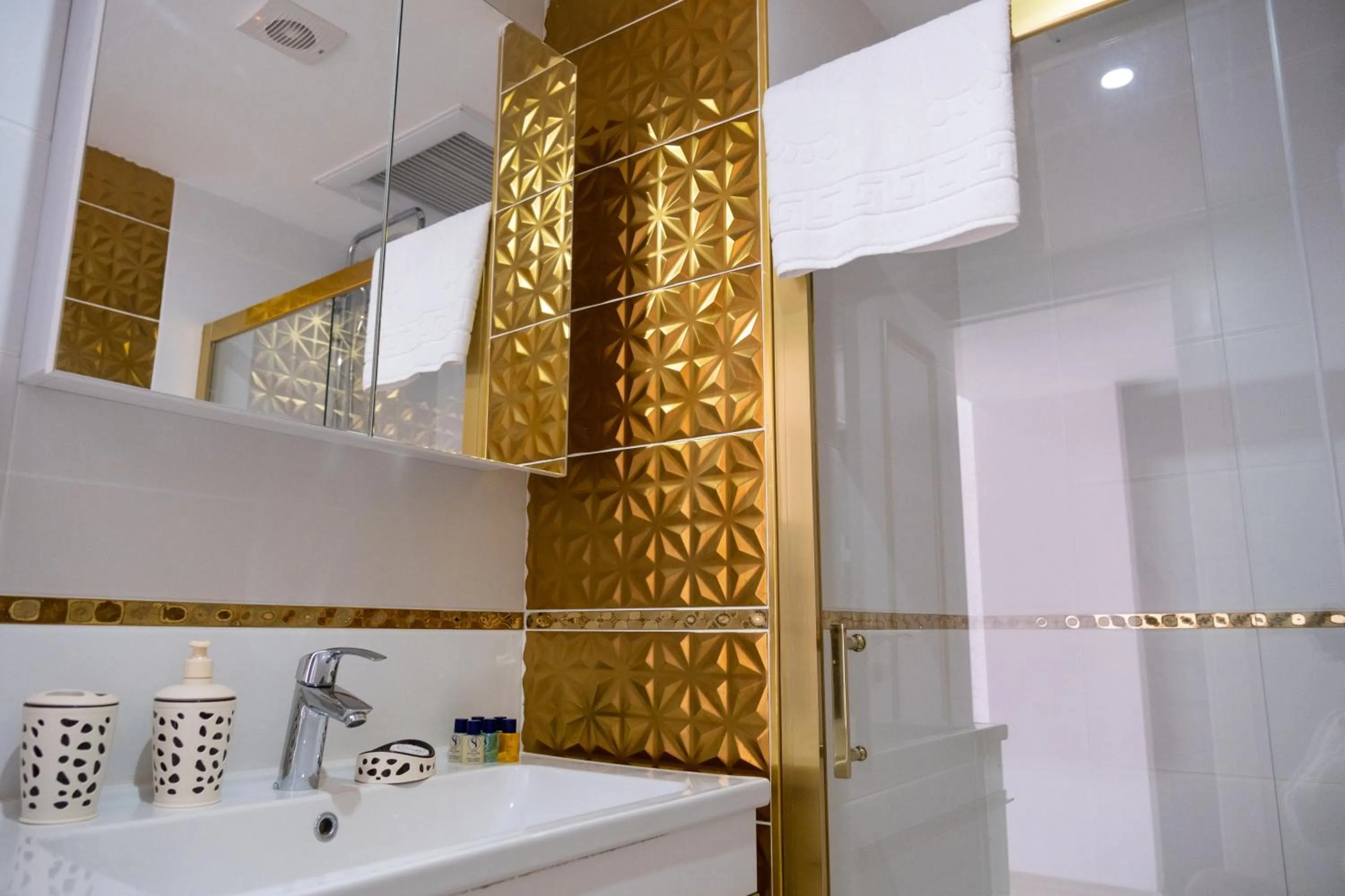 Toilet in Si Hotel&Spa