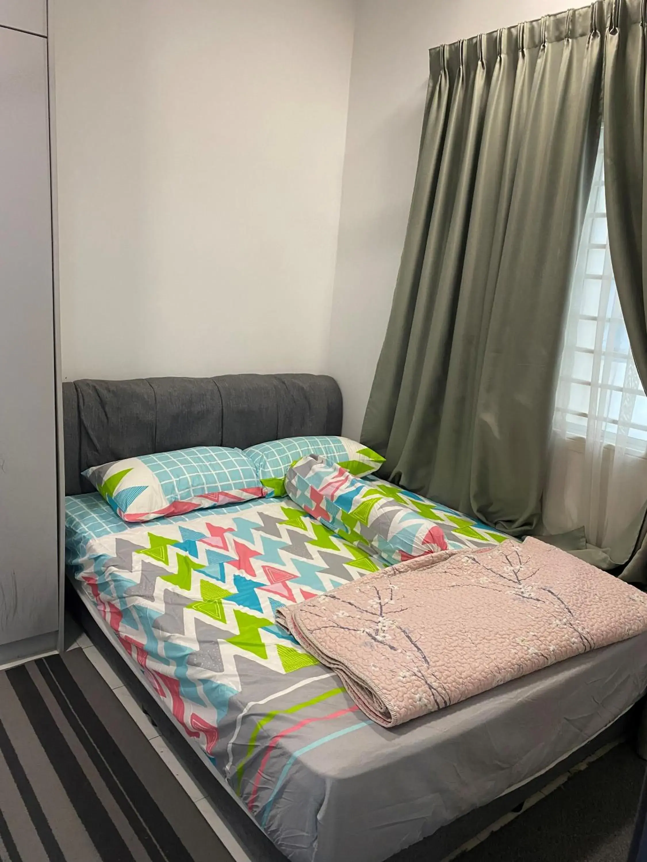 Property building, Bed in The Comfy Stay Property building, Bed in The Comfy Stay