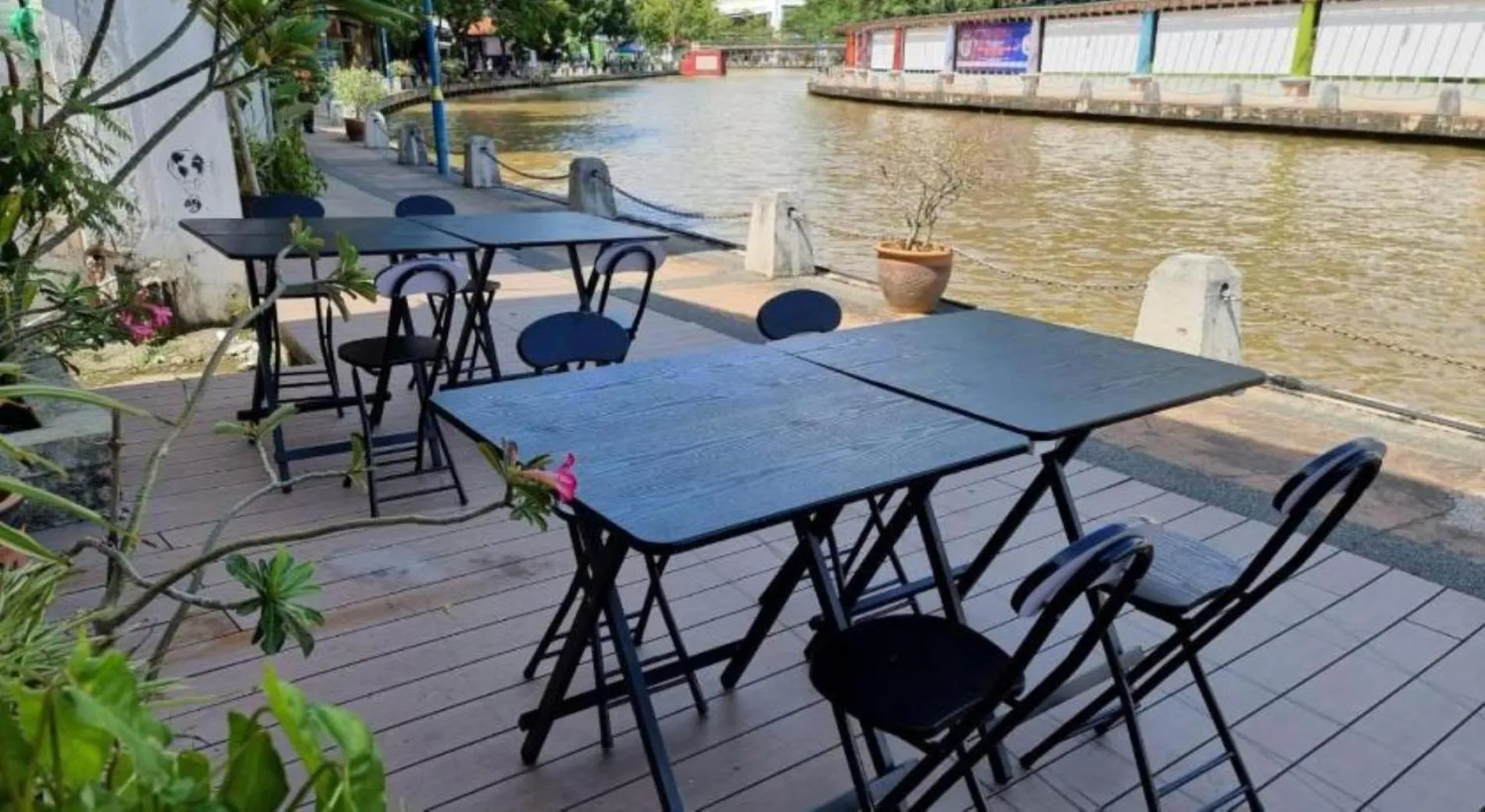 Vspace Plt Guesthouse & Cafe