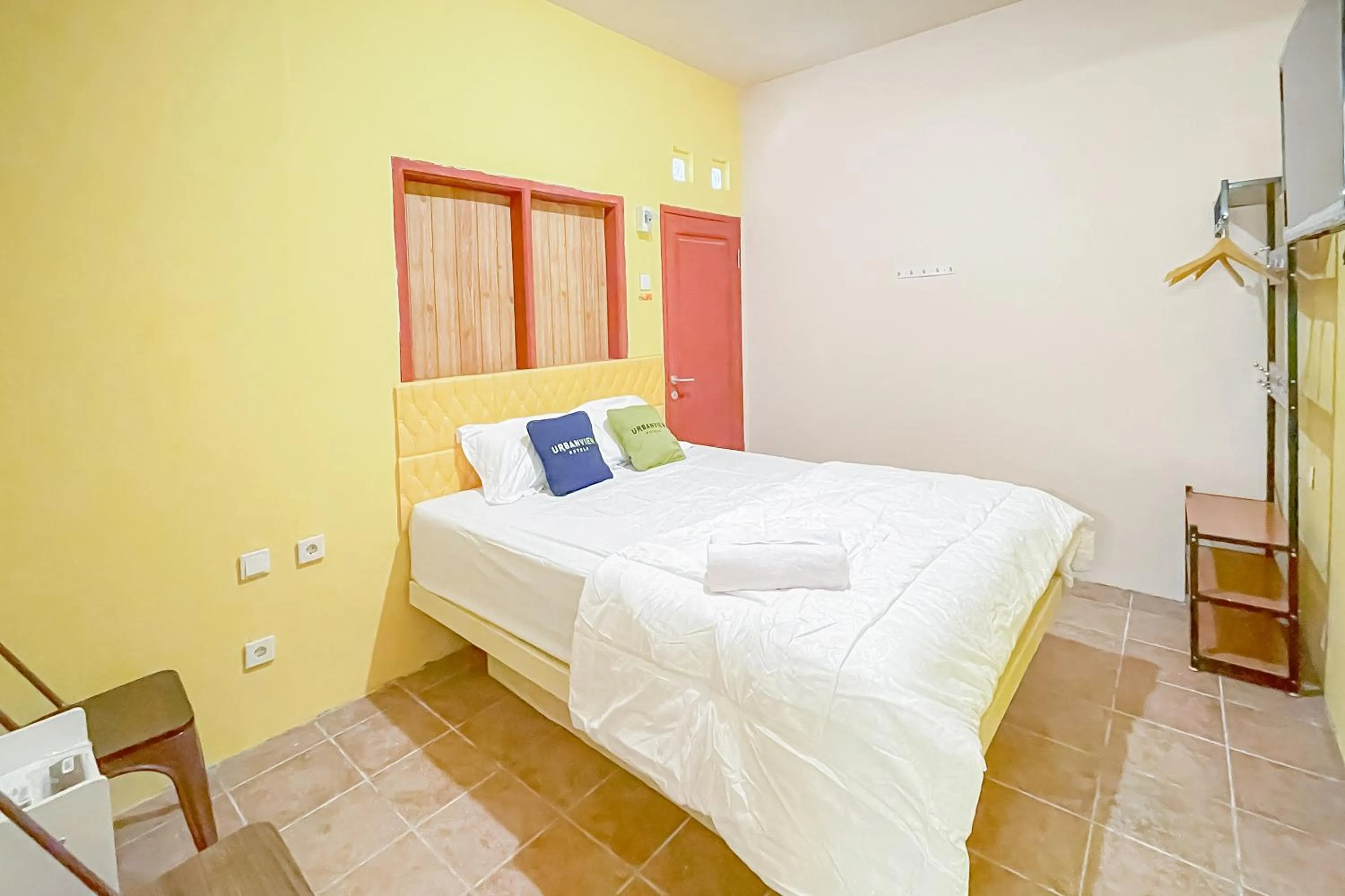 Bedroom, Bed in Urbanview Hotel Sany Cirebon