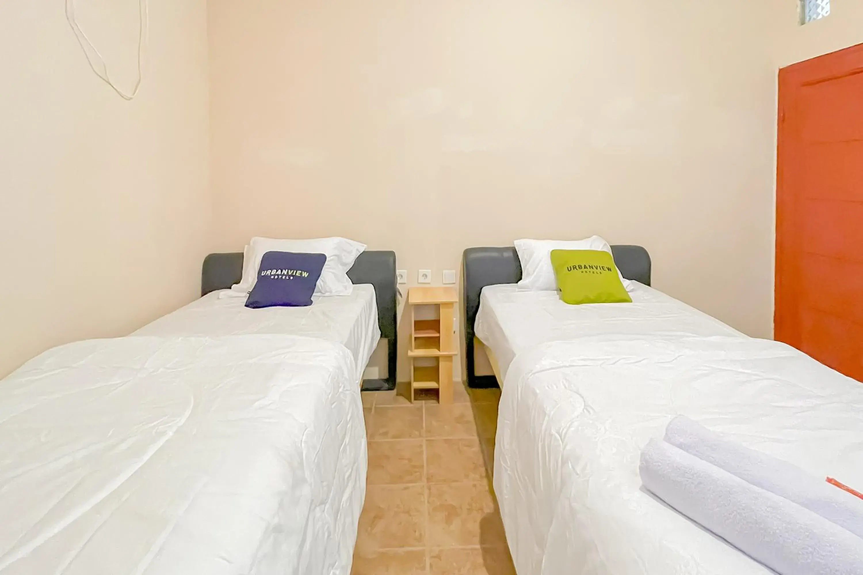 Deluxe Twin Room in Urbanview Hotel Sany Cirebon Deluxe Twin Room in Urbanview Hotel Sany Cirebon