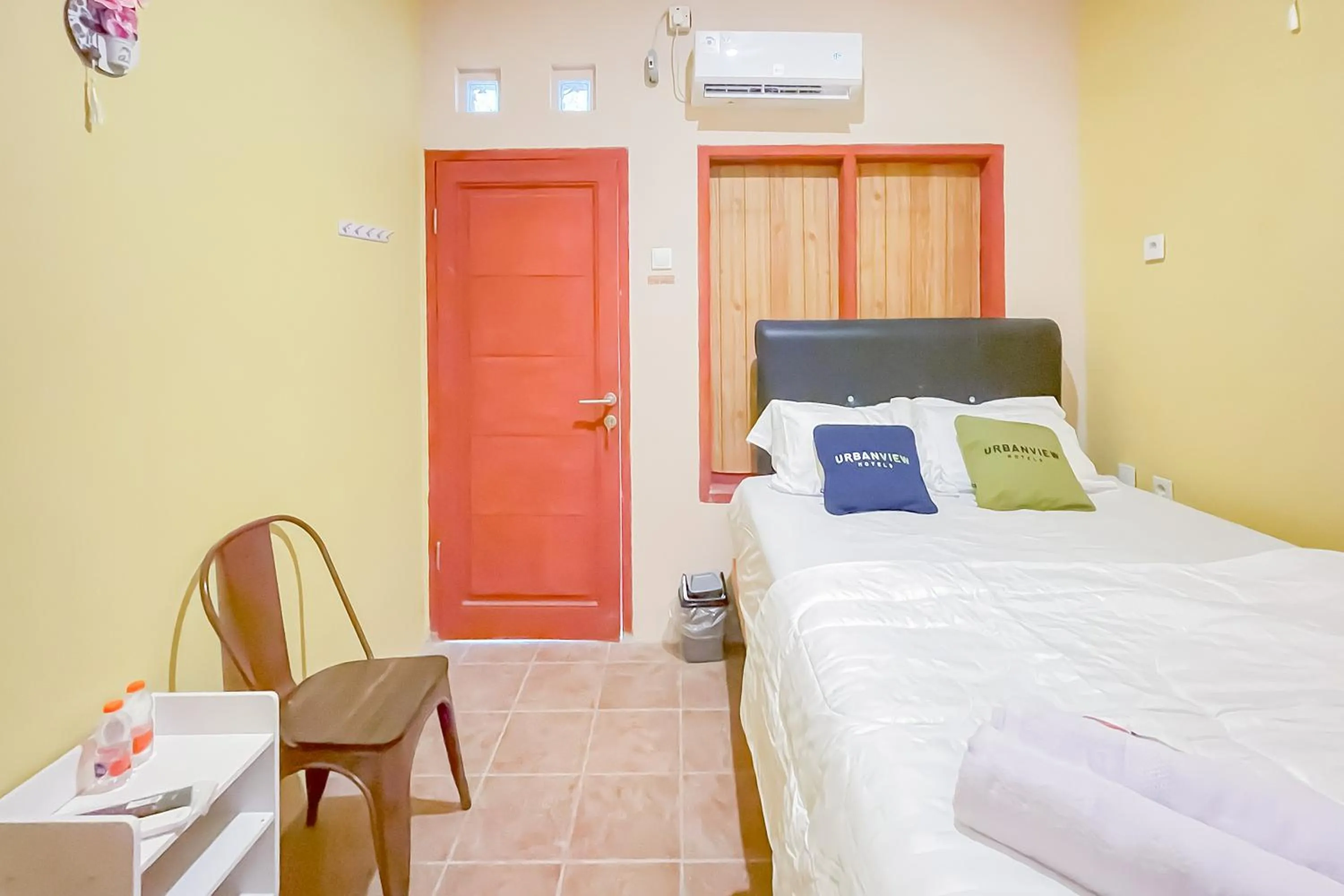 Bedroom, Bed in Urbanview Hotel Sany Cirebon