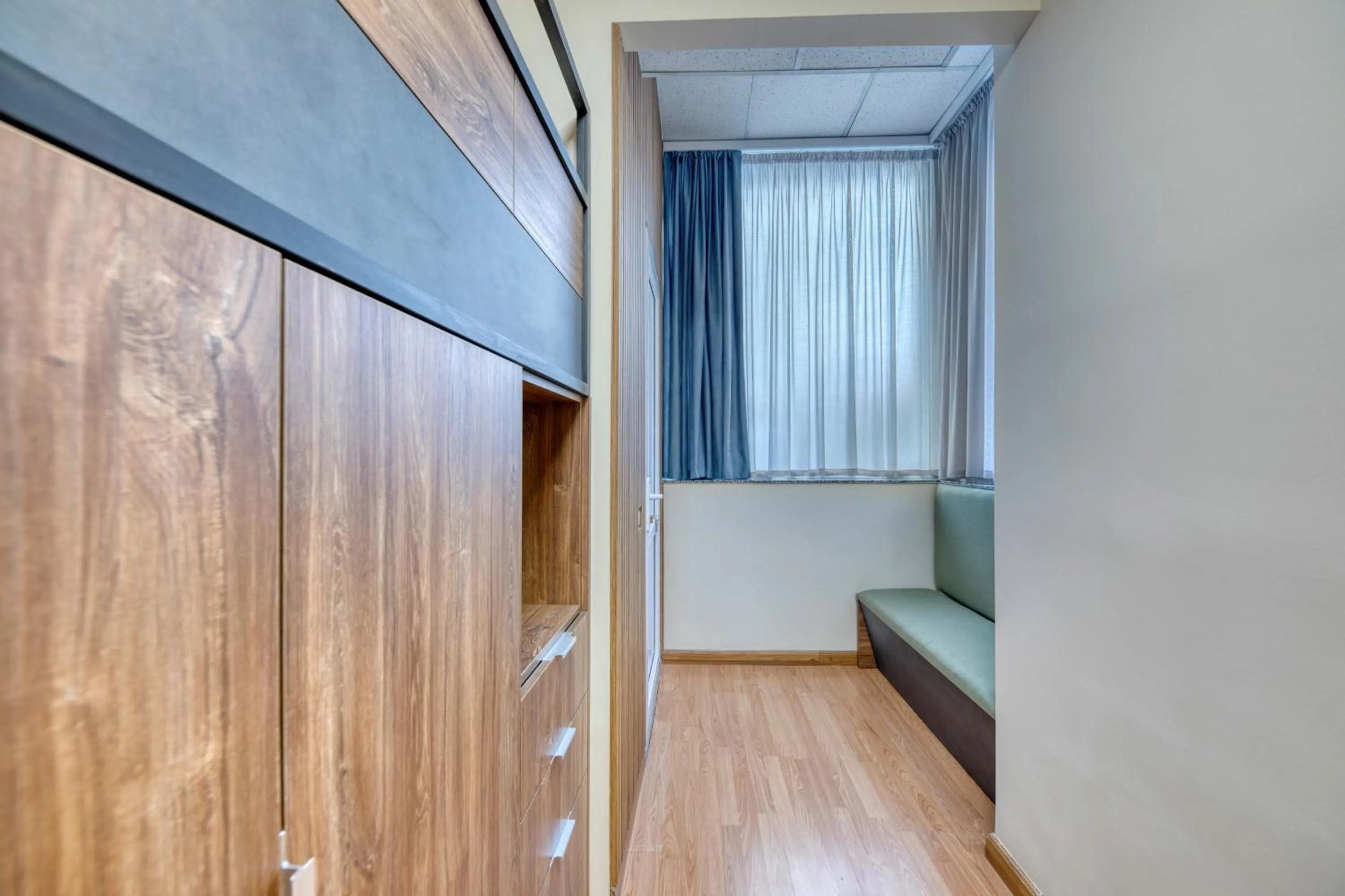 hair dresser, Bed in Tropica Inn Hotel