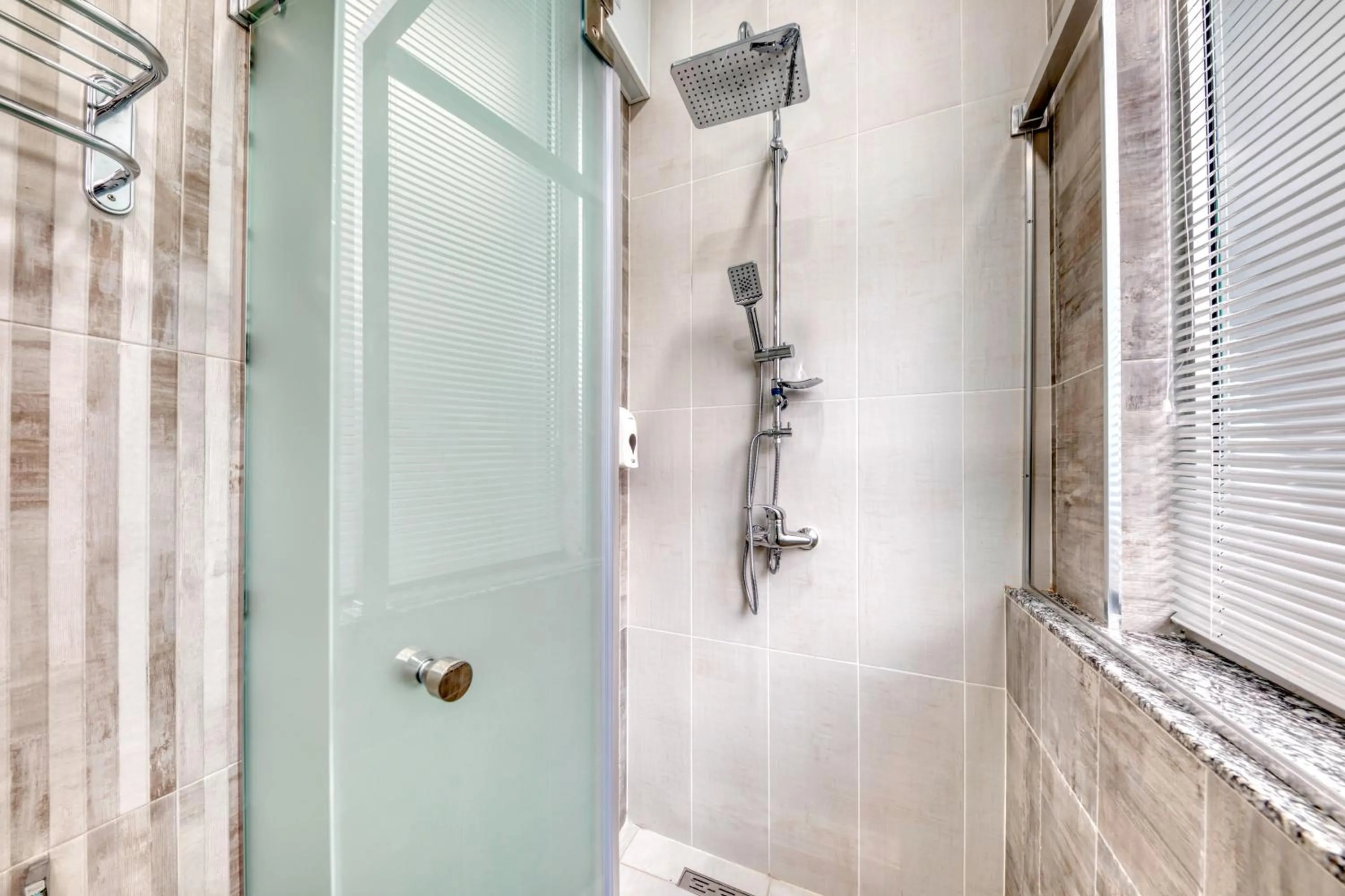 Shower in Tropica Inn Hotel