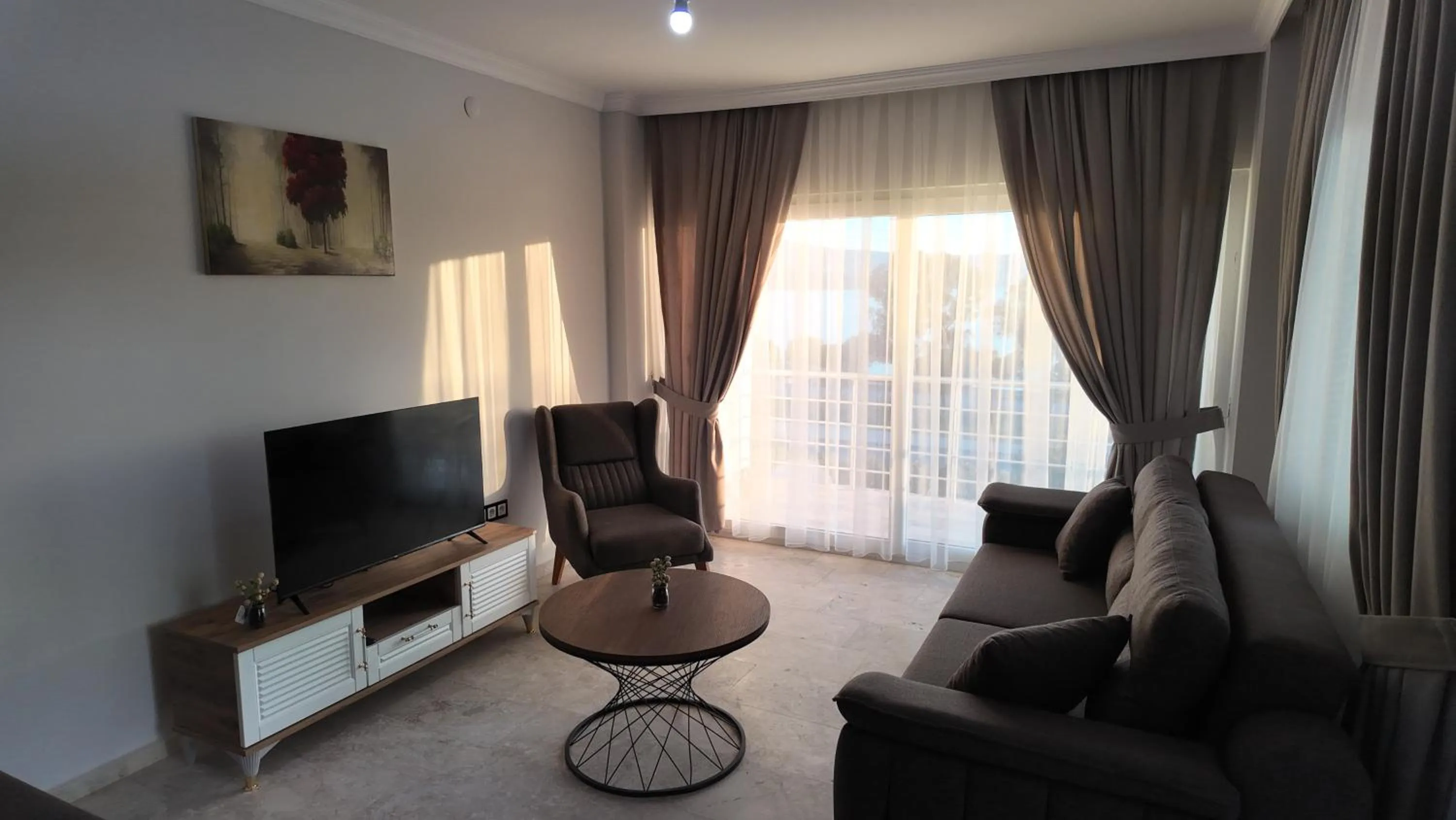 Communal lounge/ TV room in White Bay Resort