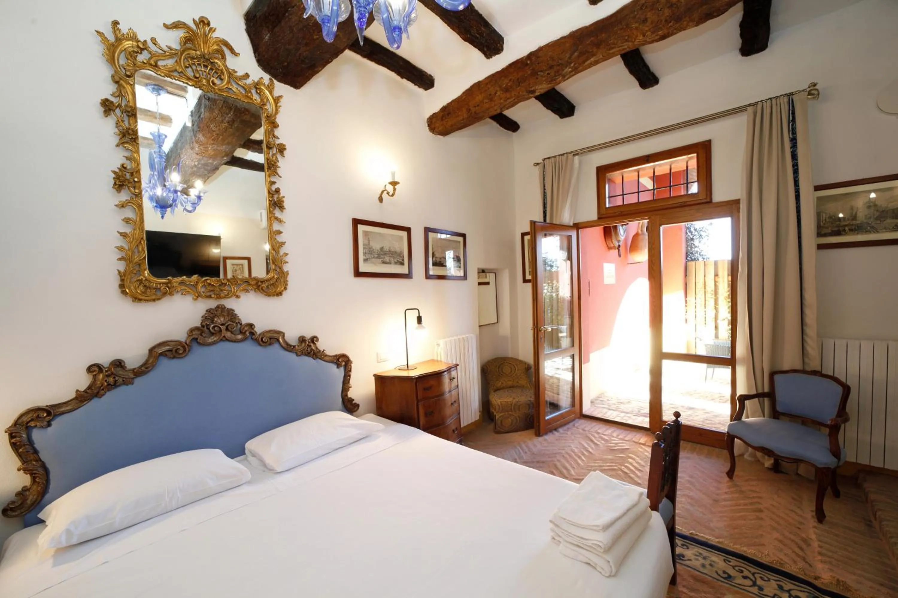 Bed in BolognaRoomscom - Ca' Palazzo