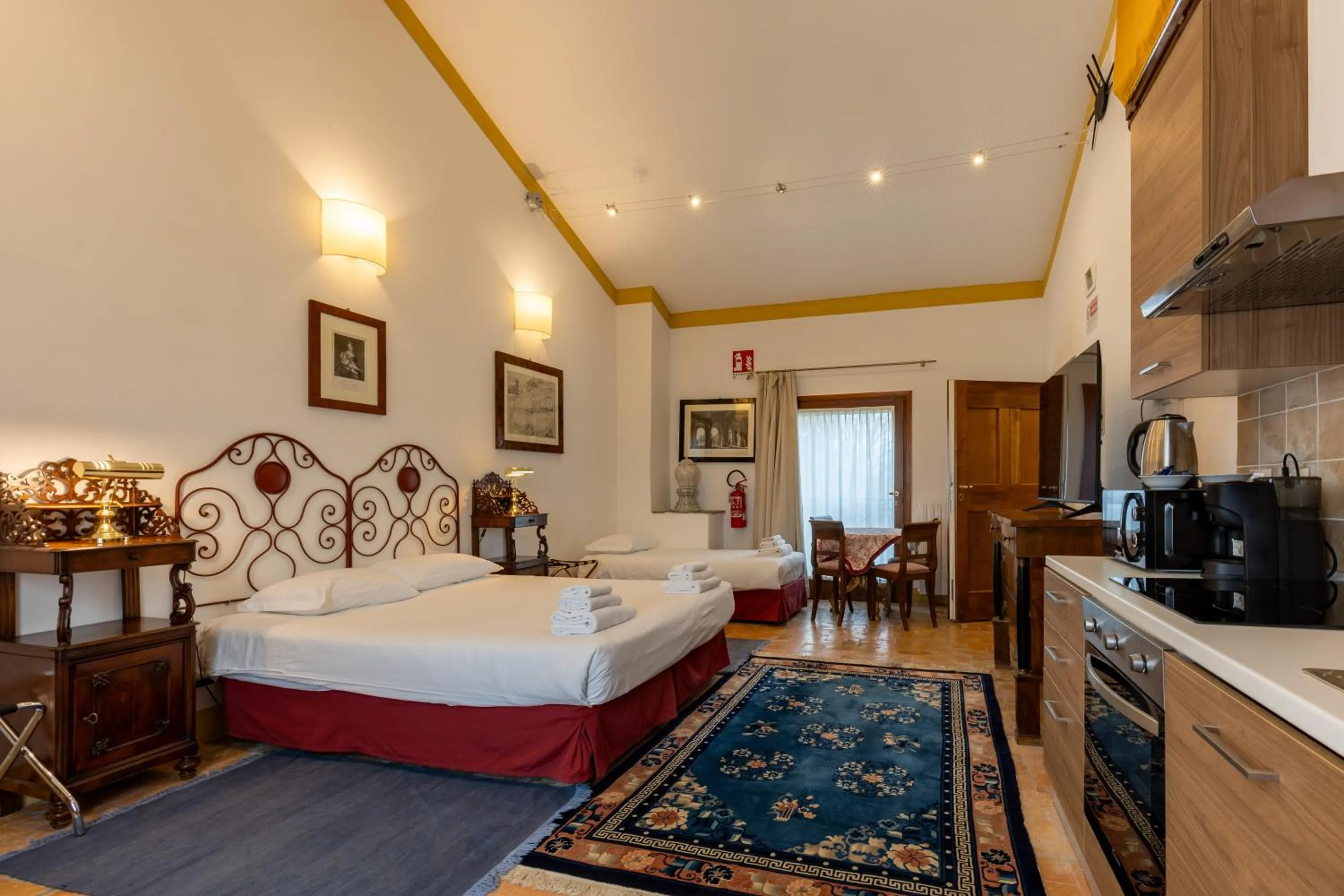 Bed in BolognaRoomscom - Ca' Palazzo