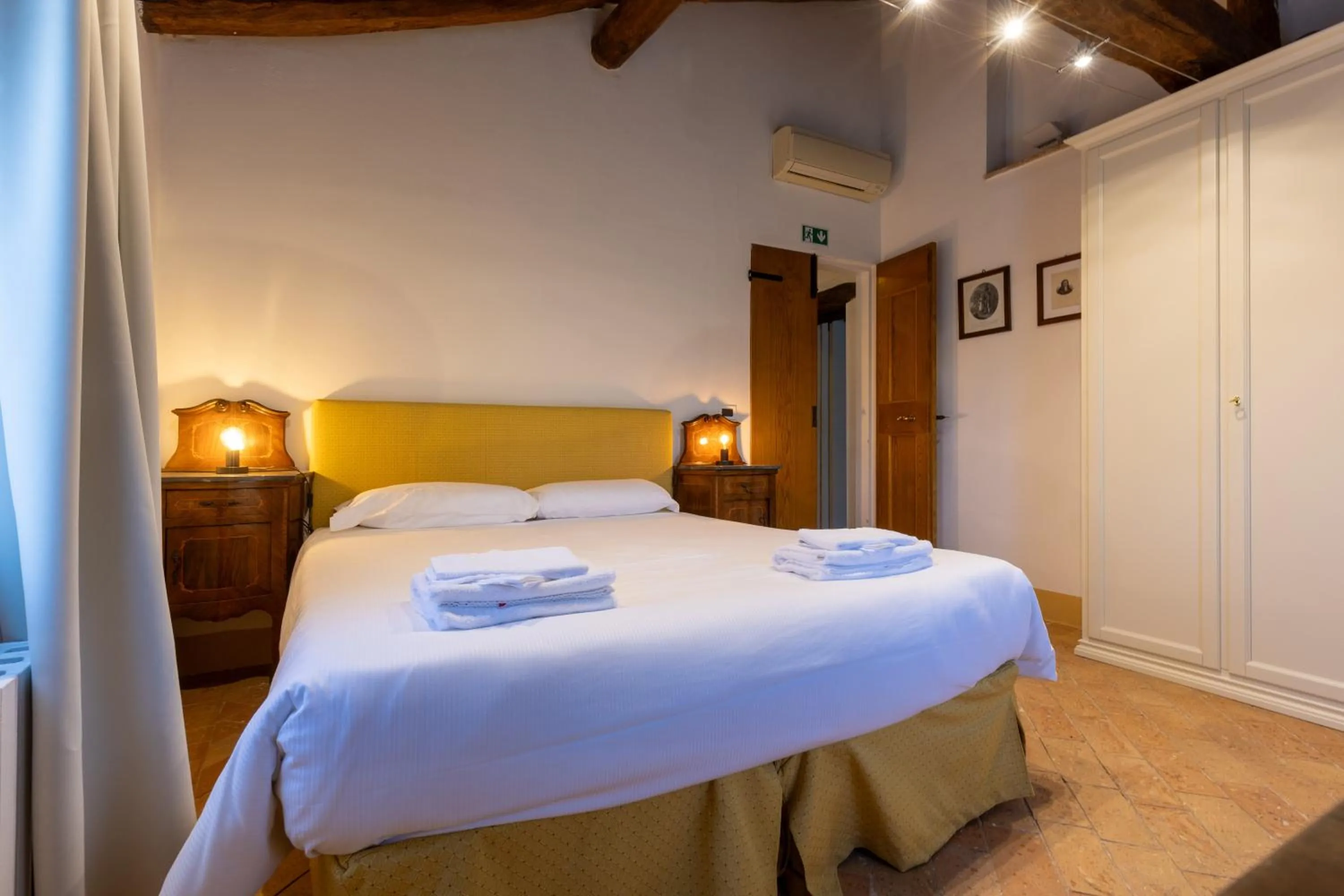 Bed in BolognaRoomscom - Ca' Palazzo