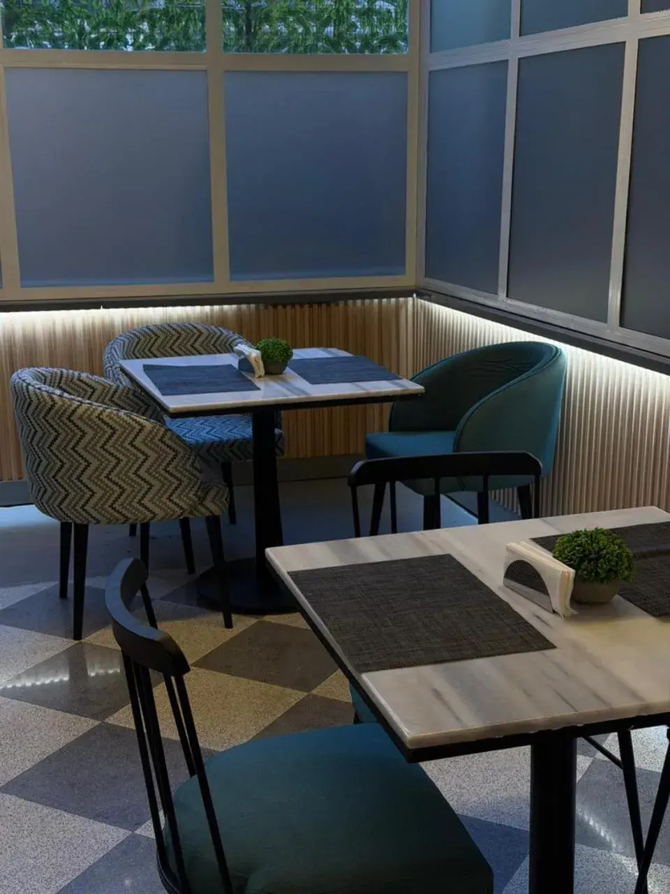 Restaurant/places to eat in Ny Suites Restaurant/places to eat in Ny Suites