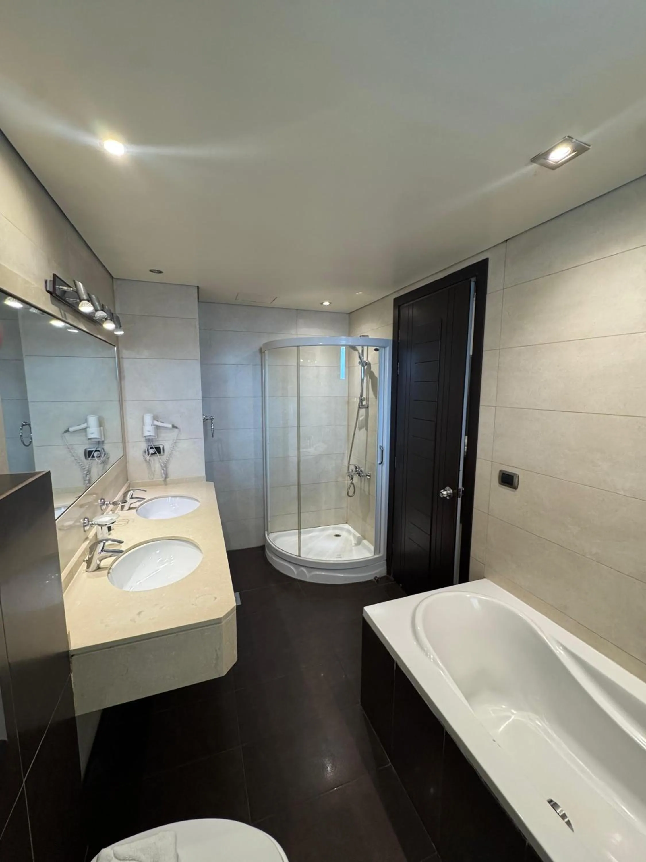 Shower in Ny Suites