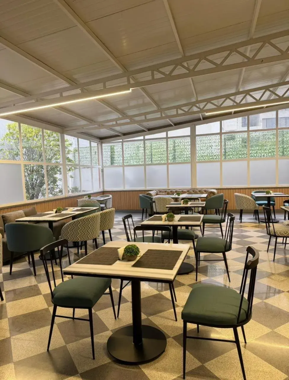 Restaurant/places to eat in Ny Suites Restaurant/places to eat in Ny Suites