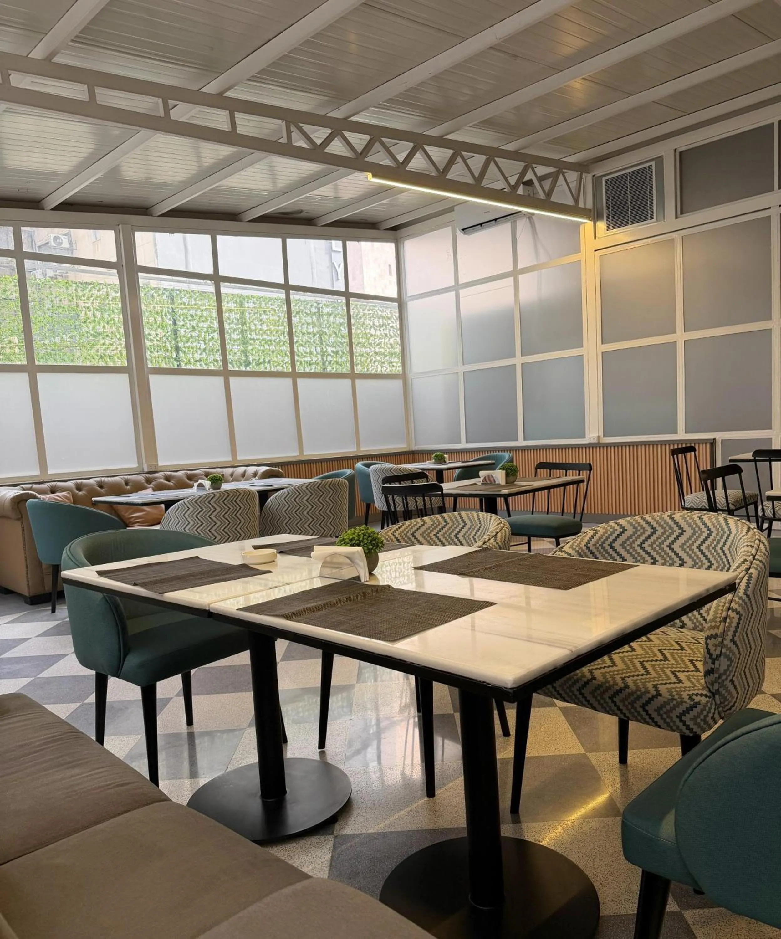 Restaurant/places to eat in Ny Suites