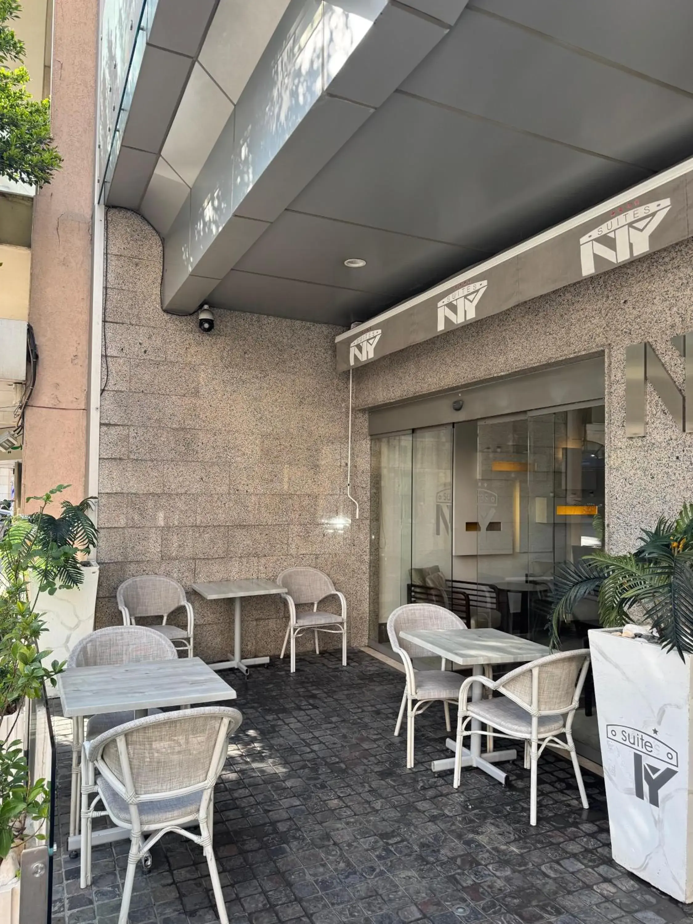 Restaurant/places to eat in Ny Suites Restaurant/places to eat in Ny Suites