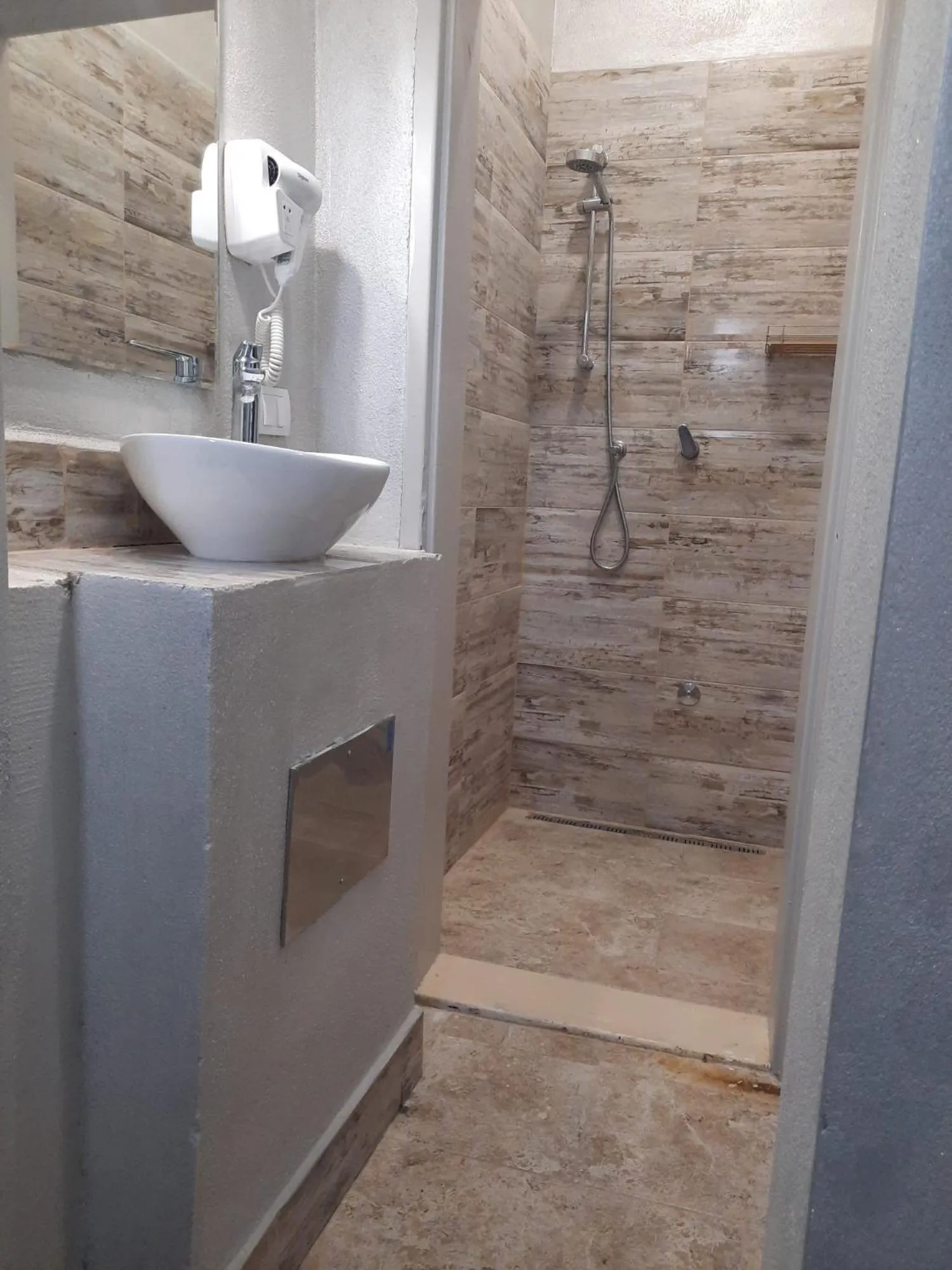 Bathroom in New Generation Hostel Como Lake