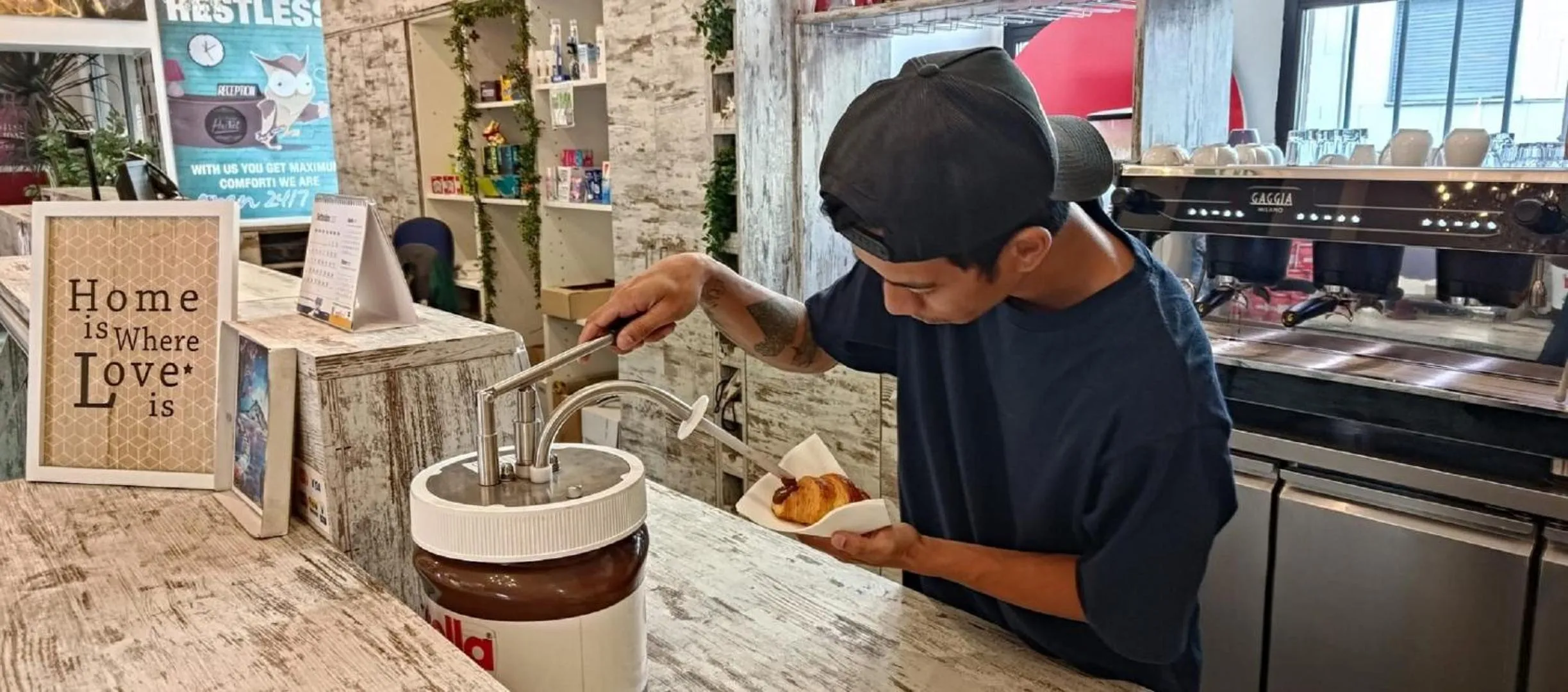 Breakfast in New Generation Hostel Como Lake