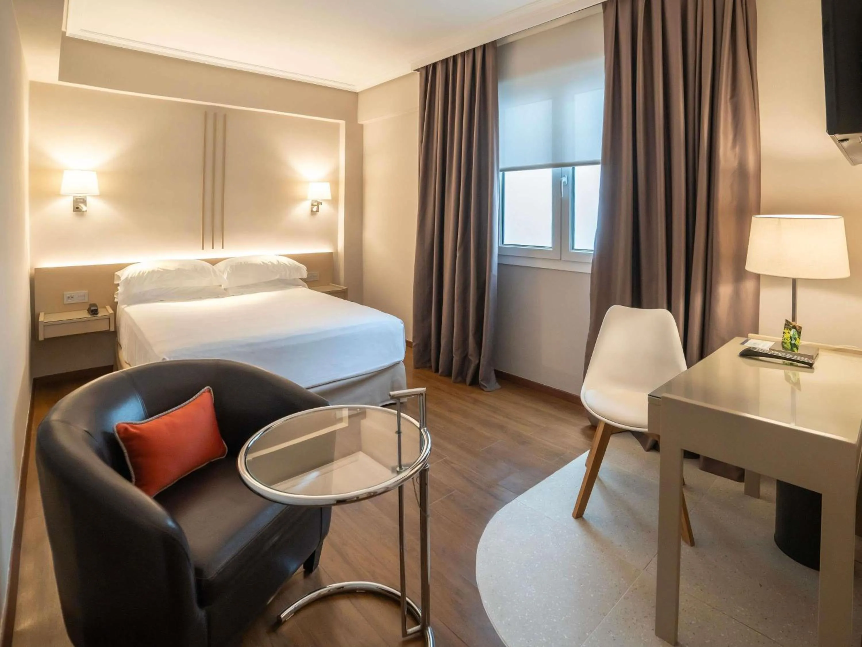 Bedroom, Bed in Mercure Monte Igueldo