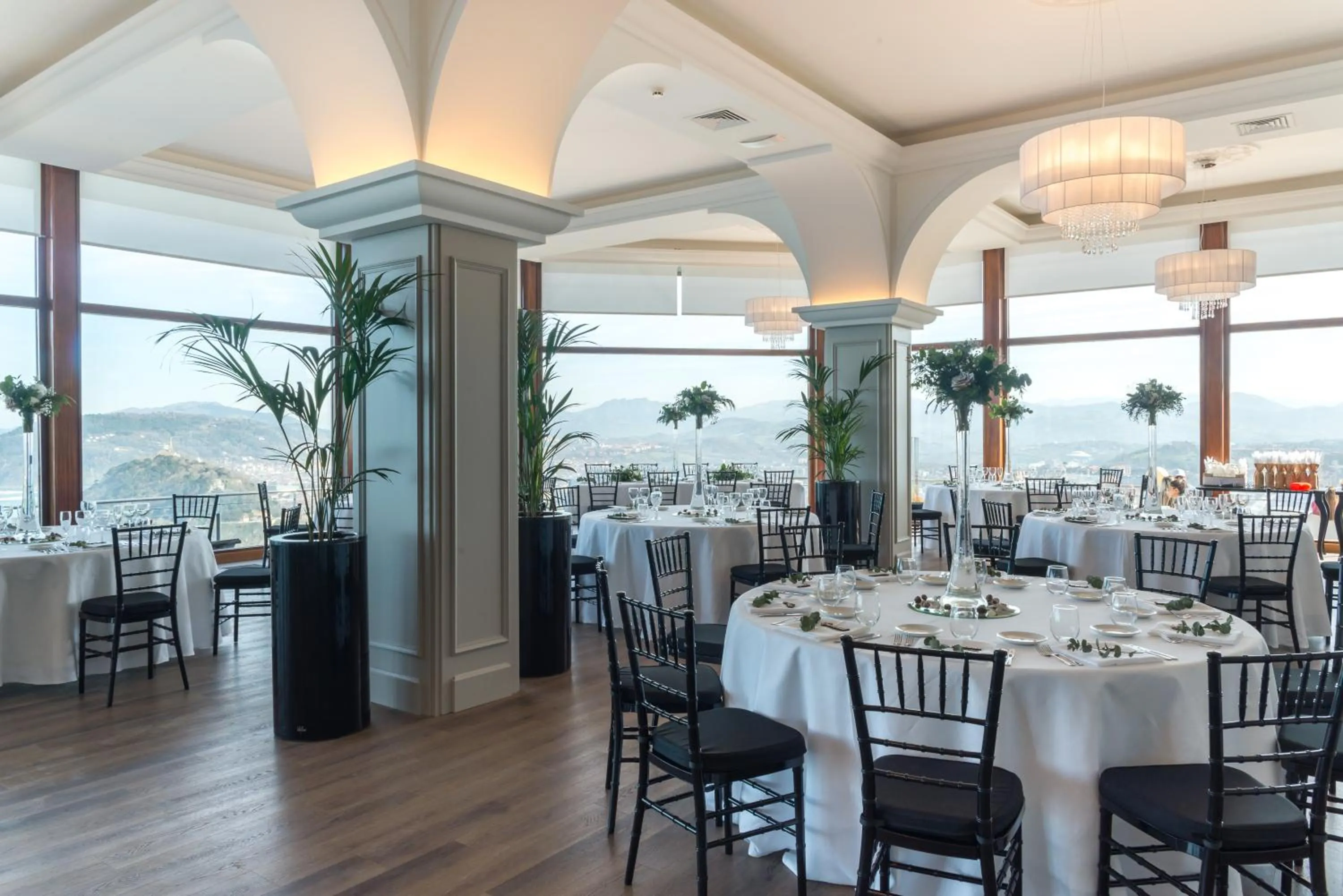 Restaurant/places to eat in Mercure Monte Igueldo