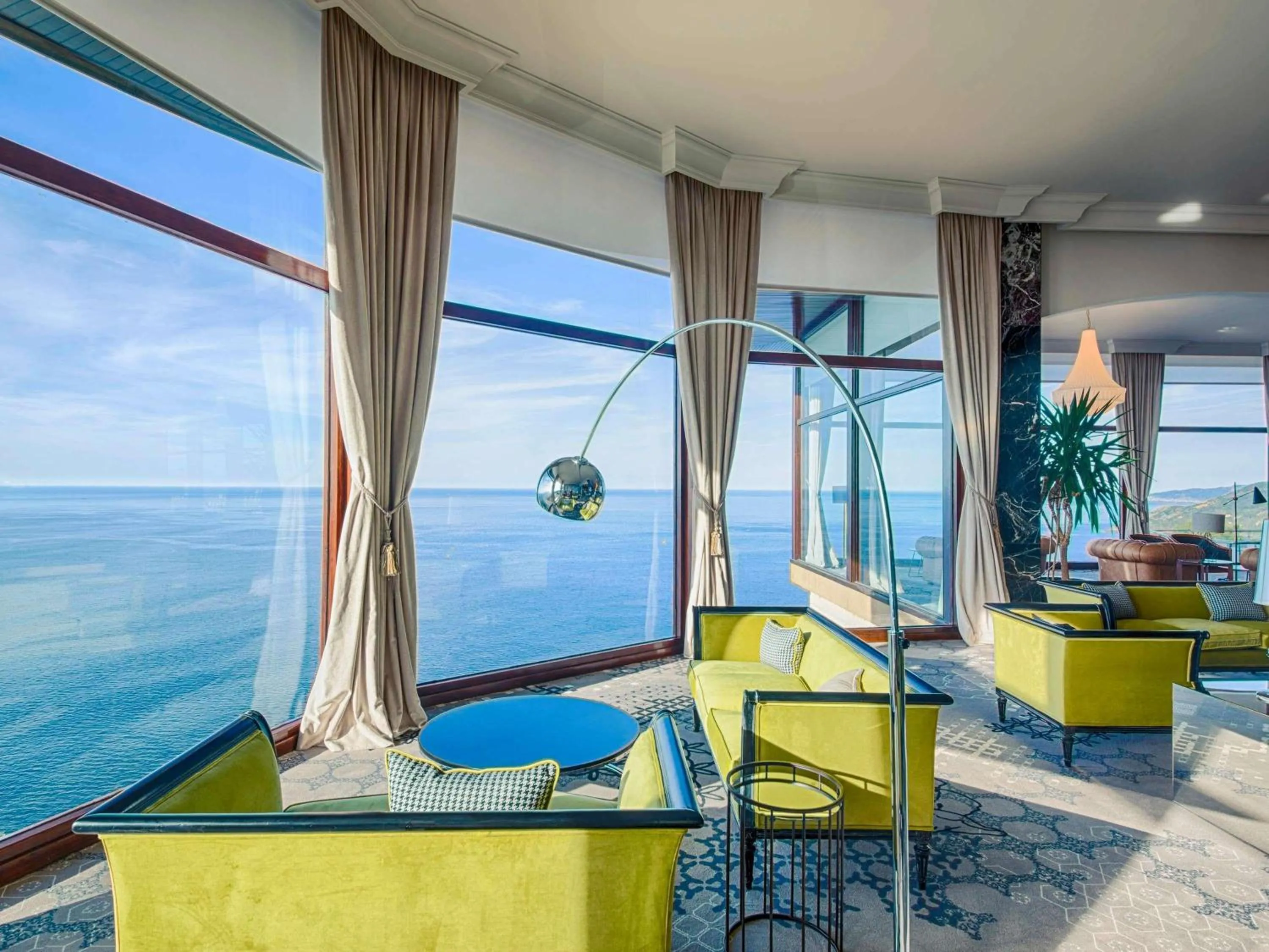 Lounge or bar in Mercure Monte Igueldo