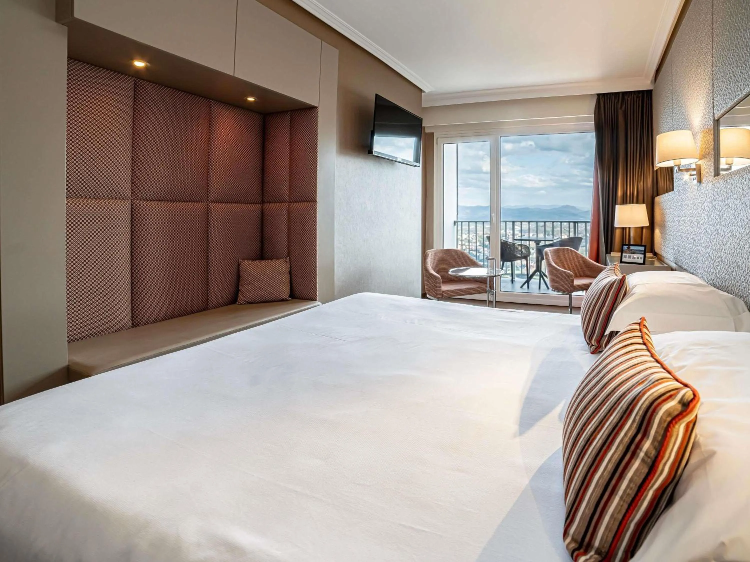 Bedroom, Bed in Mercure Monte Igueldo