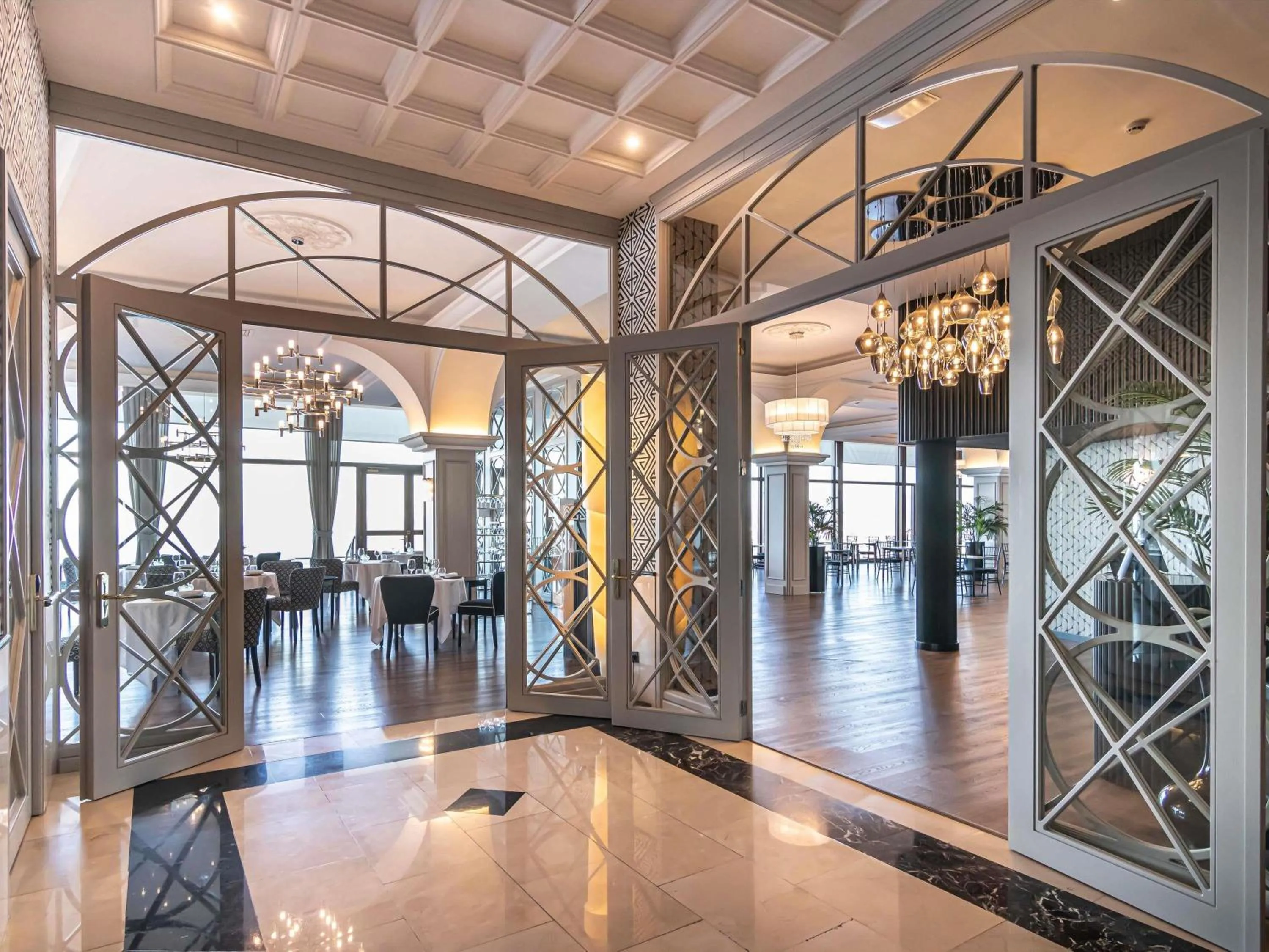 Restaurant/places to eat in Mercure Monte Igueldo