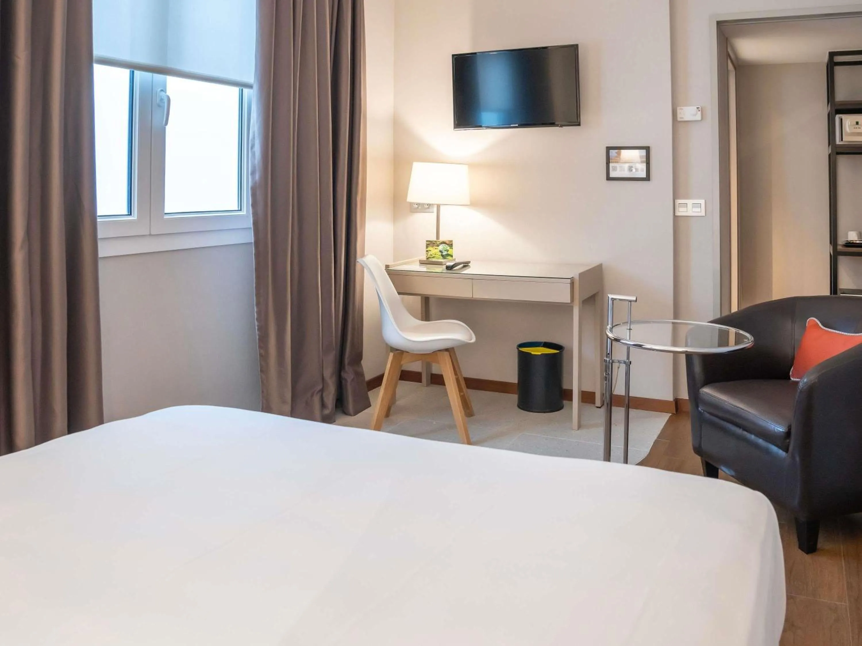 Bedroom, Bed in Mercure Monte Igueldo