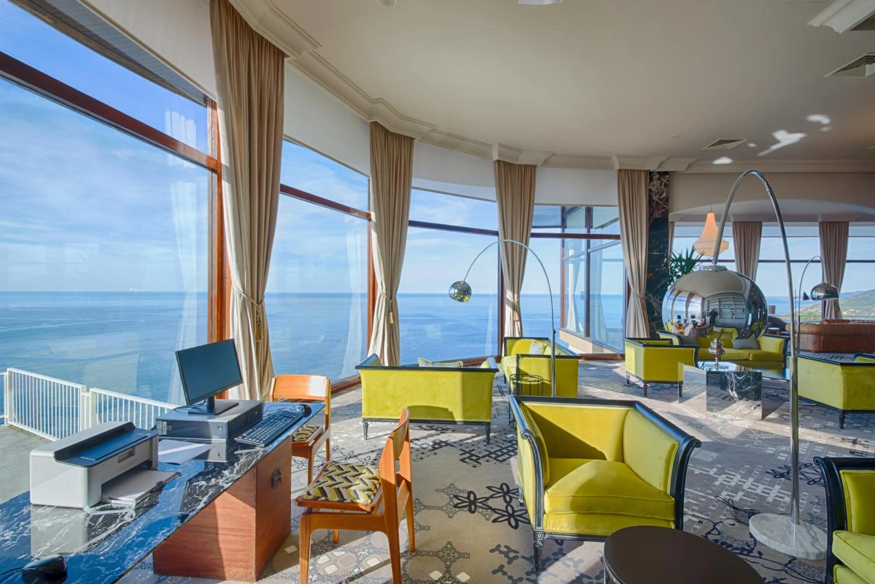 Lounge or bar in Mercure Monte Igueldo