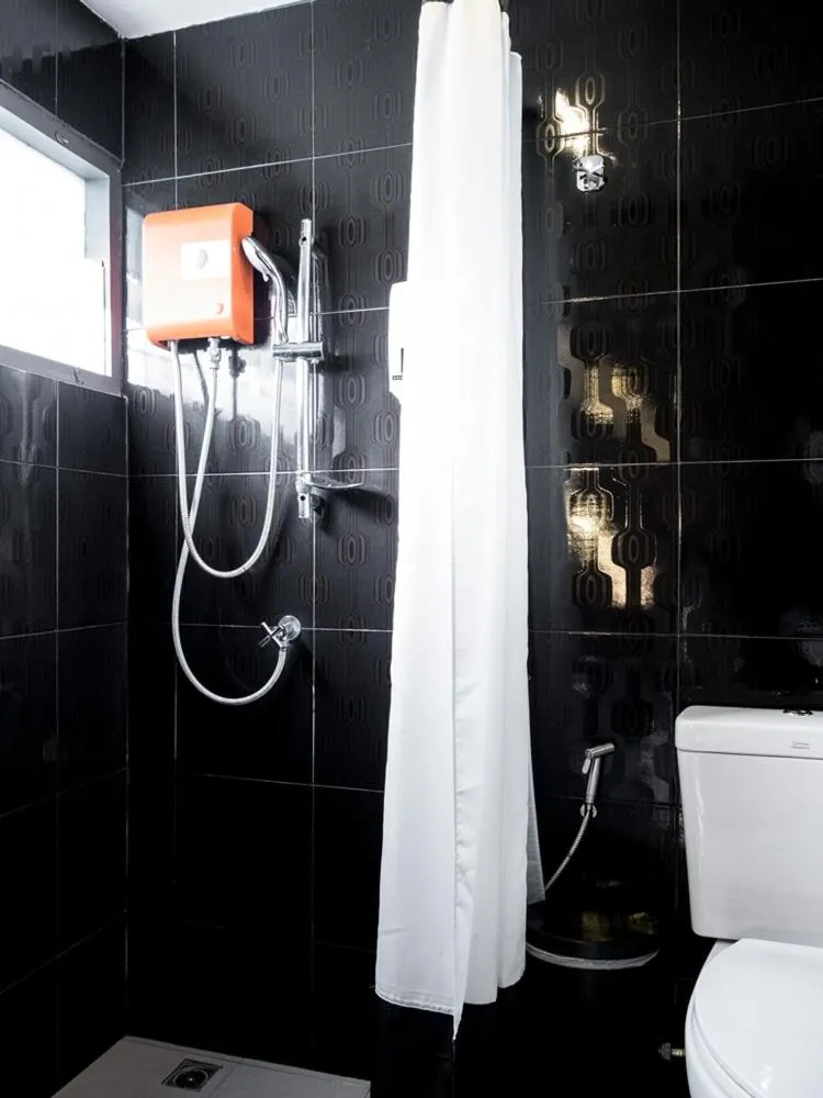 Shower in Pyur Otel by Ombra House