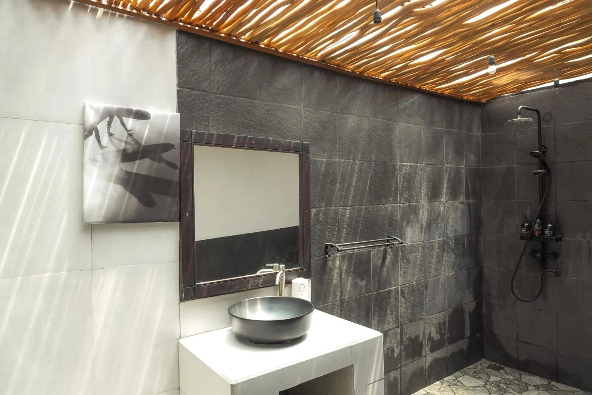 Shower in Olo Surf Nature