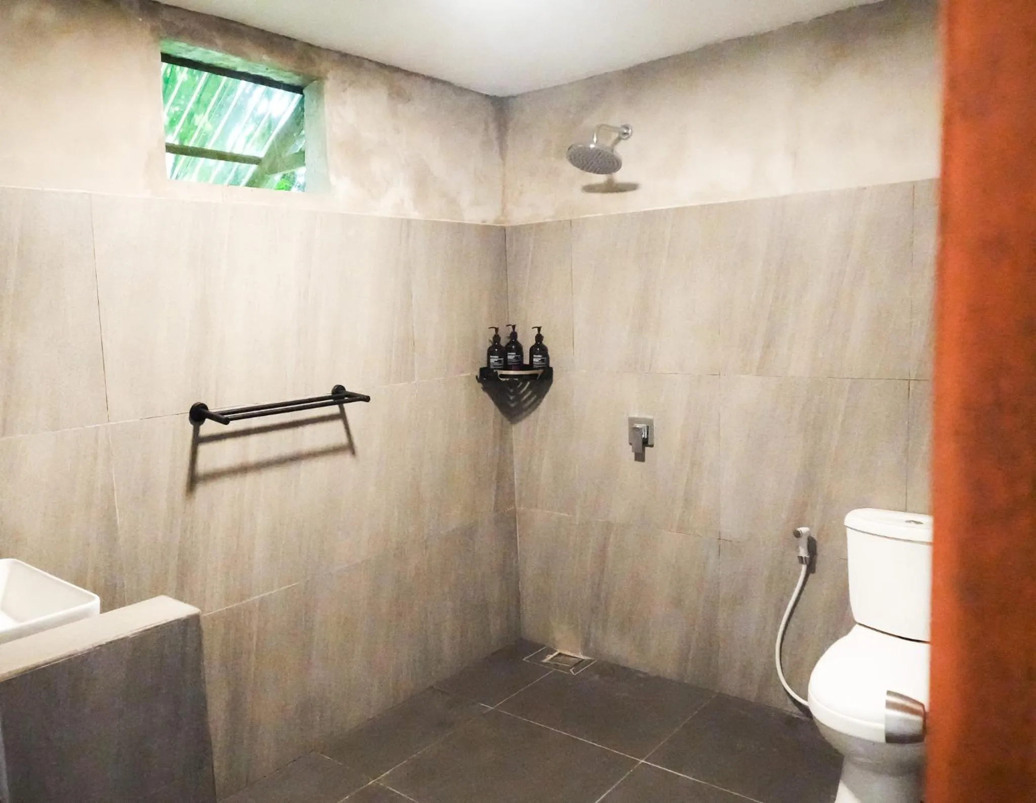 Shower in Olo Surf Nature