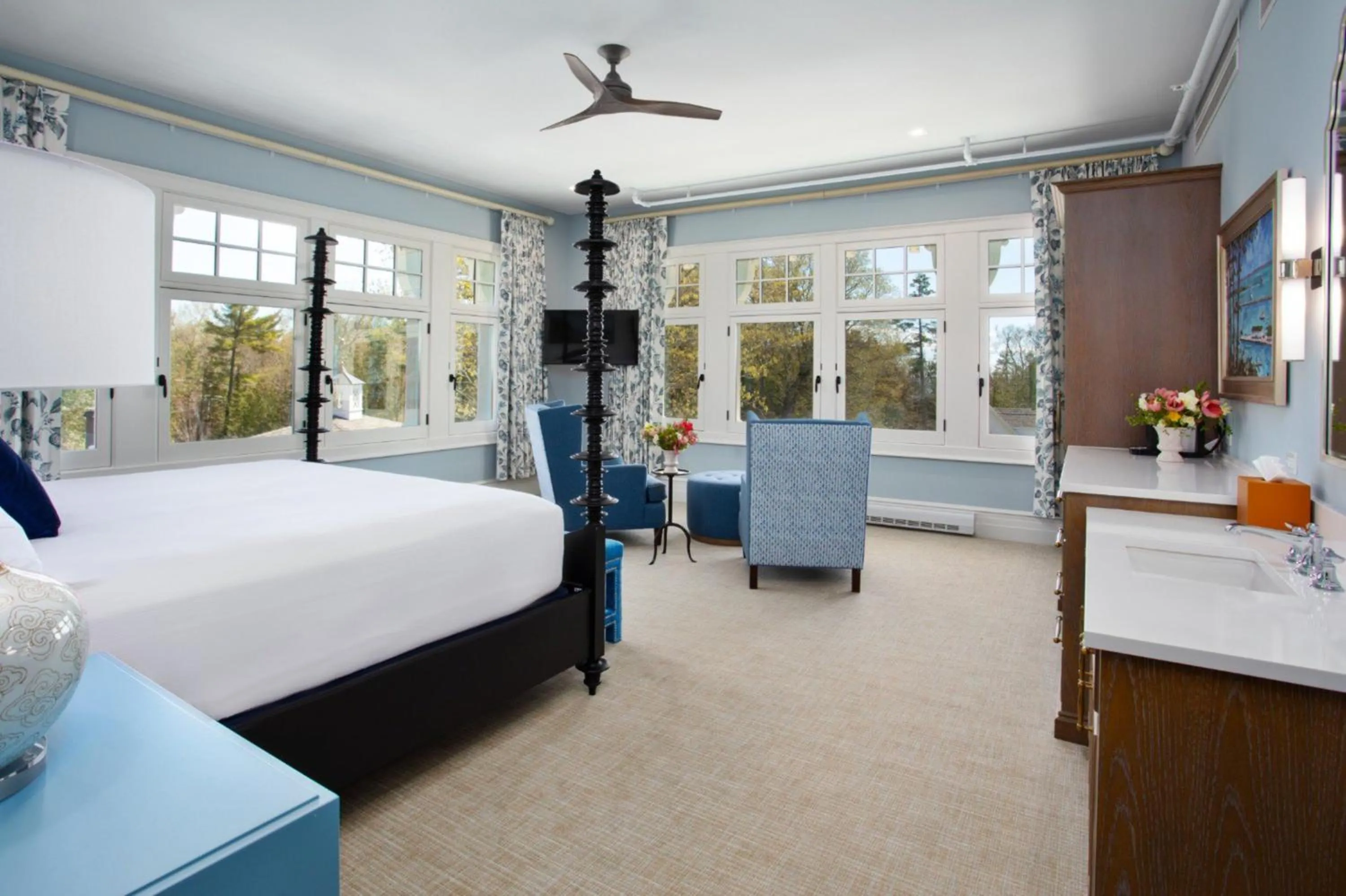 Bed in The Inn at Stonecliffe