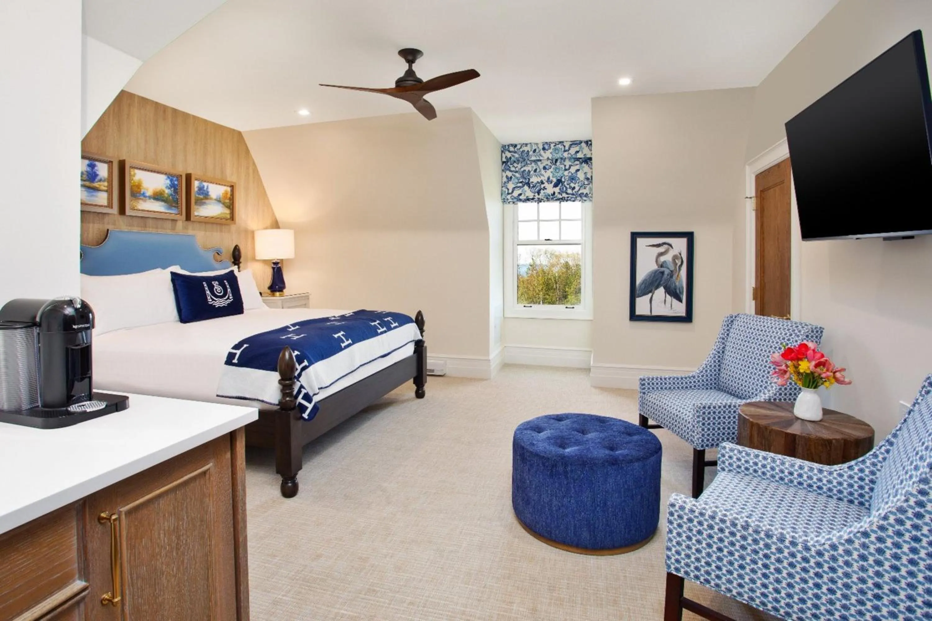 Bed in The Inn at Stonecliffe