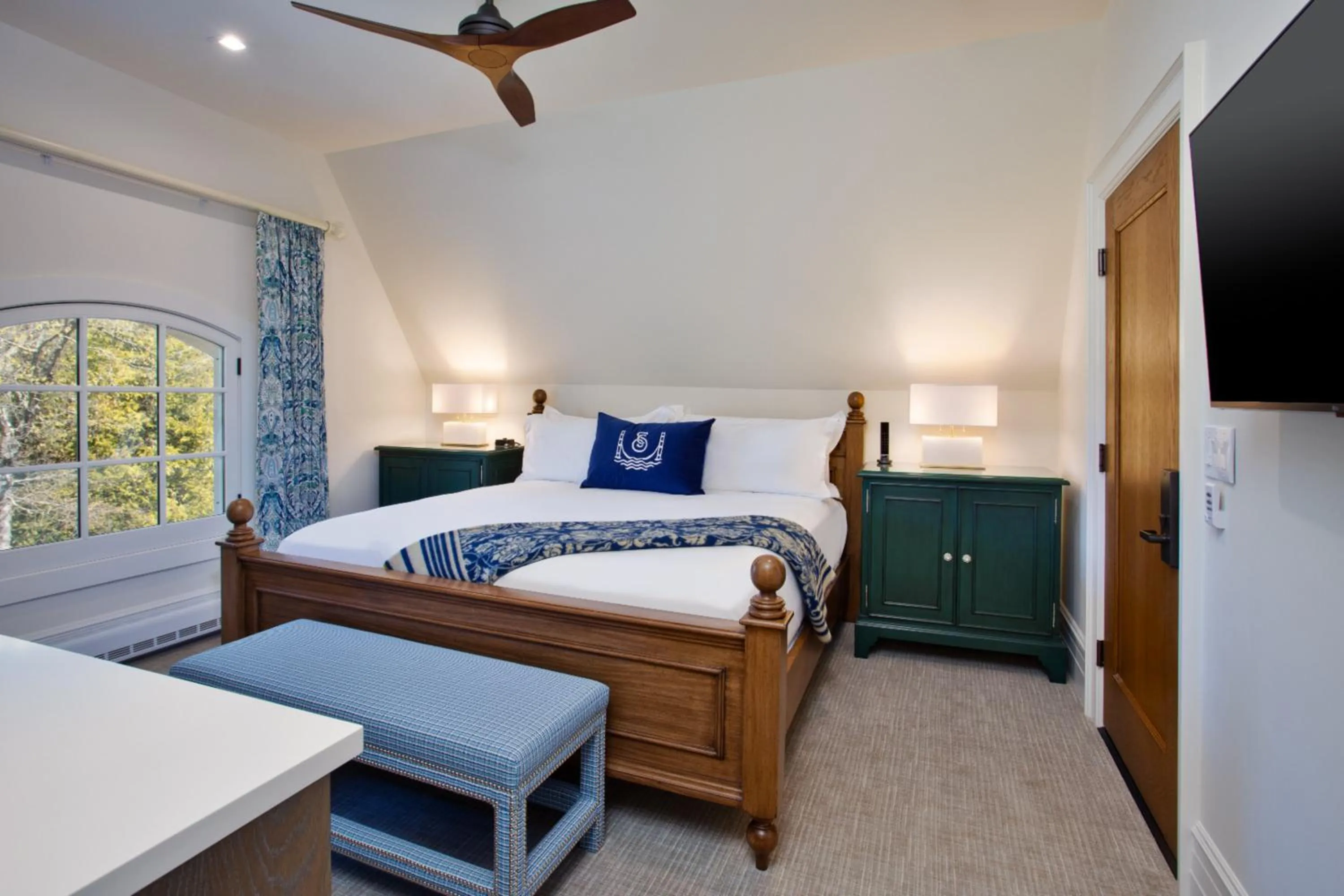 Bed in The Inn at Stonecliffe