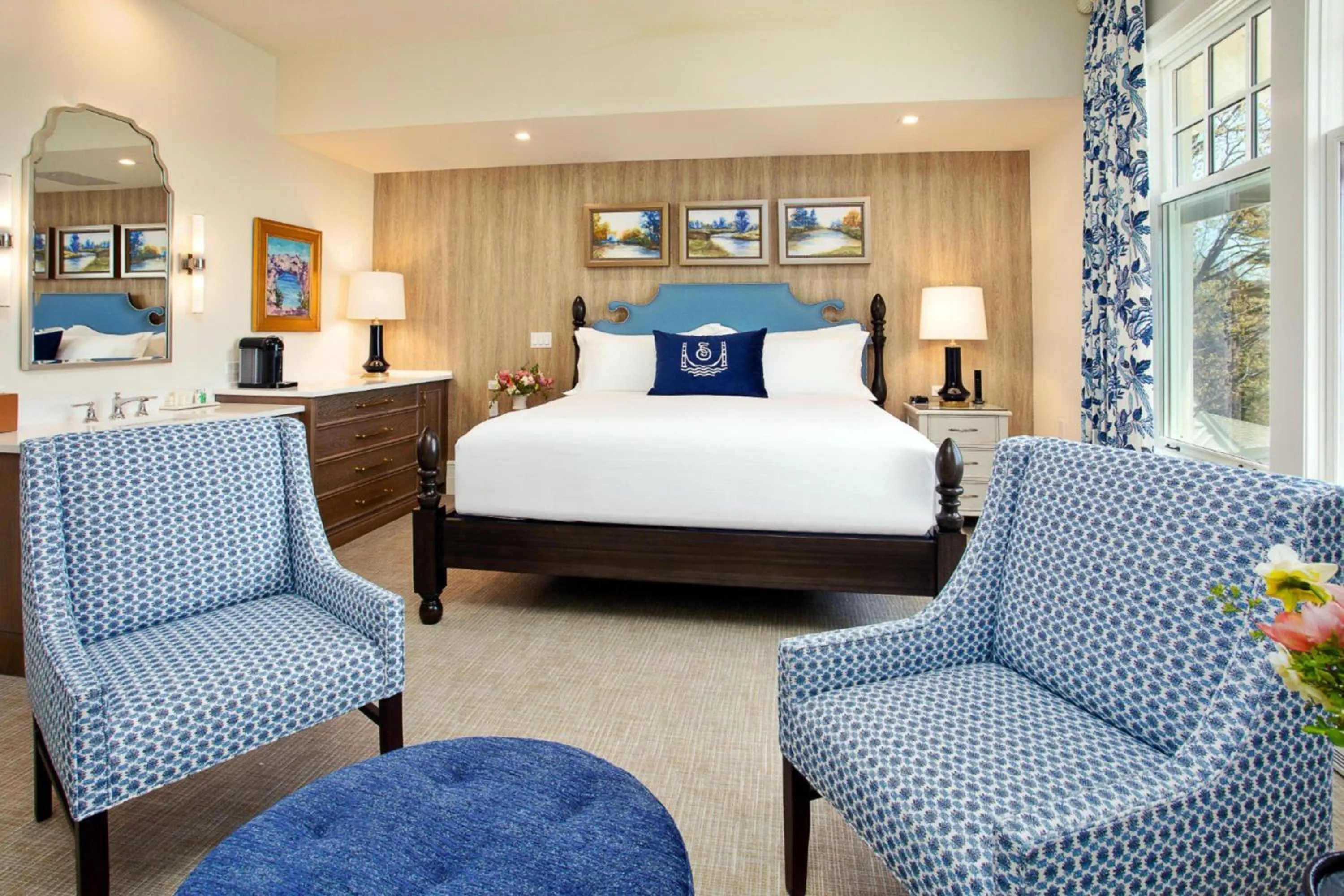 Bed in The Inn at Stonecliffe