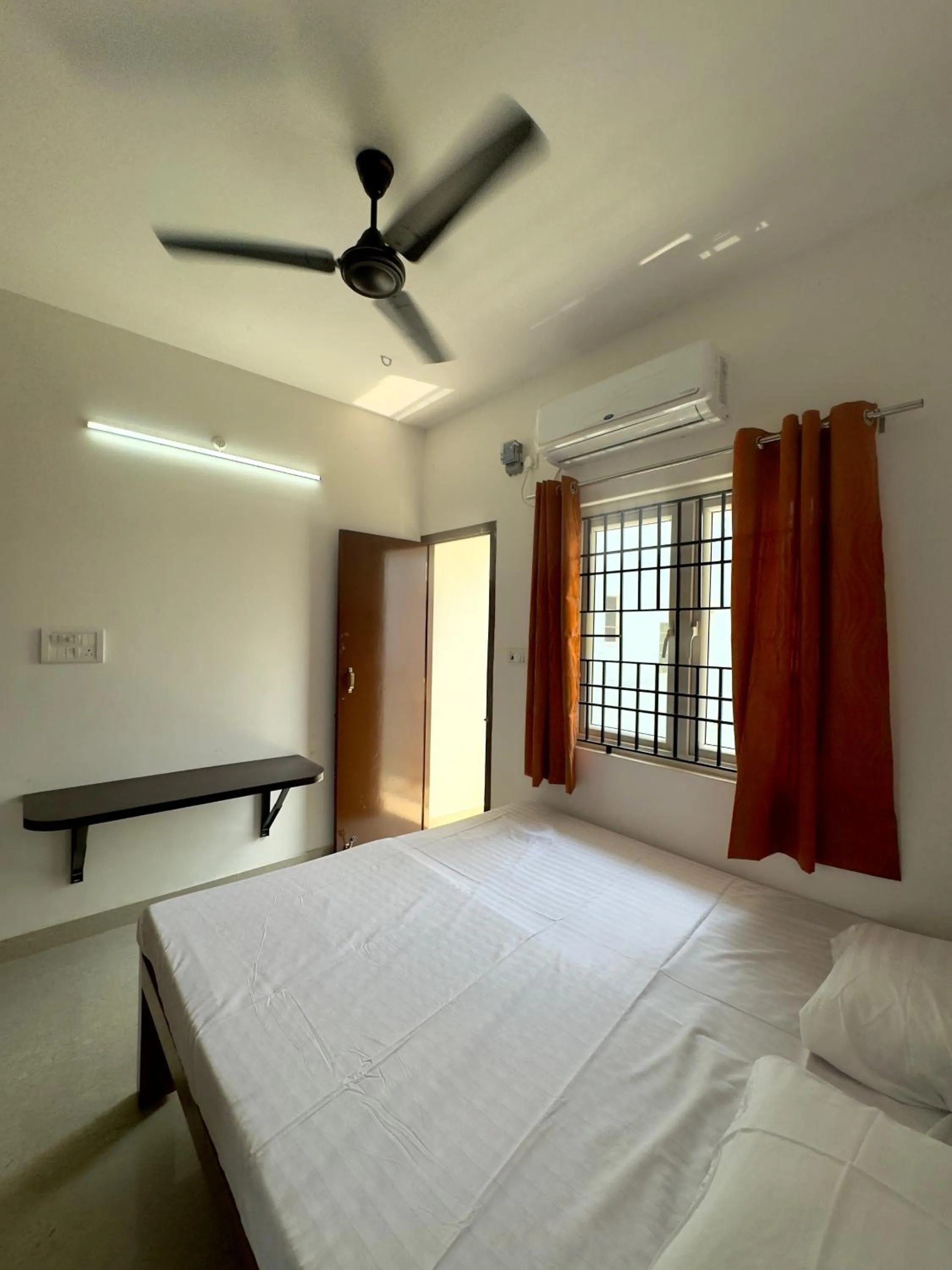 Bed in Sishya Hotels & Service Apartment Thoraipakkam, Chennai OMR, IT Expressway
