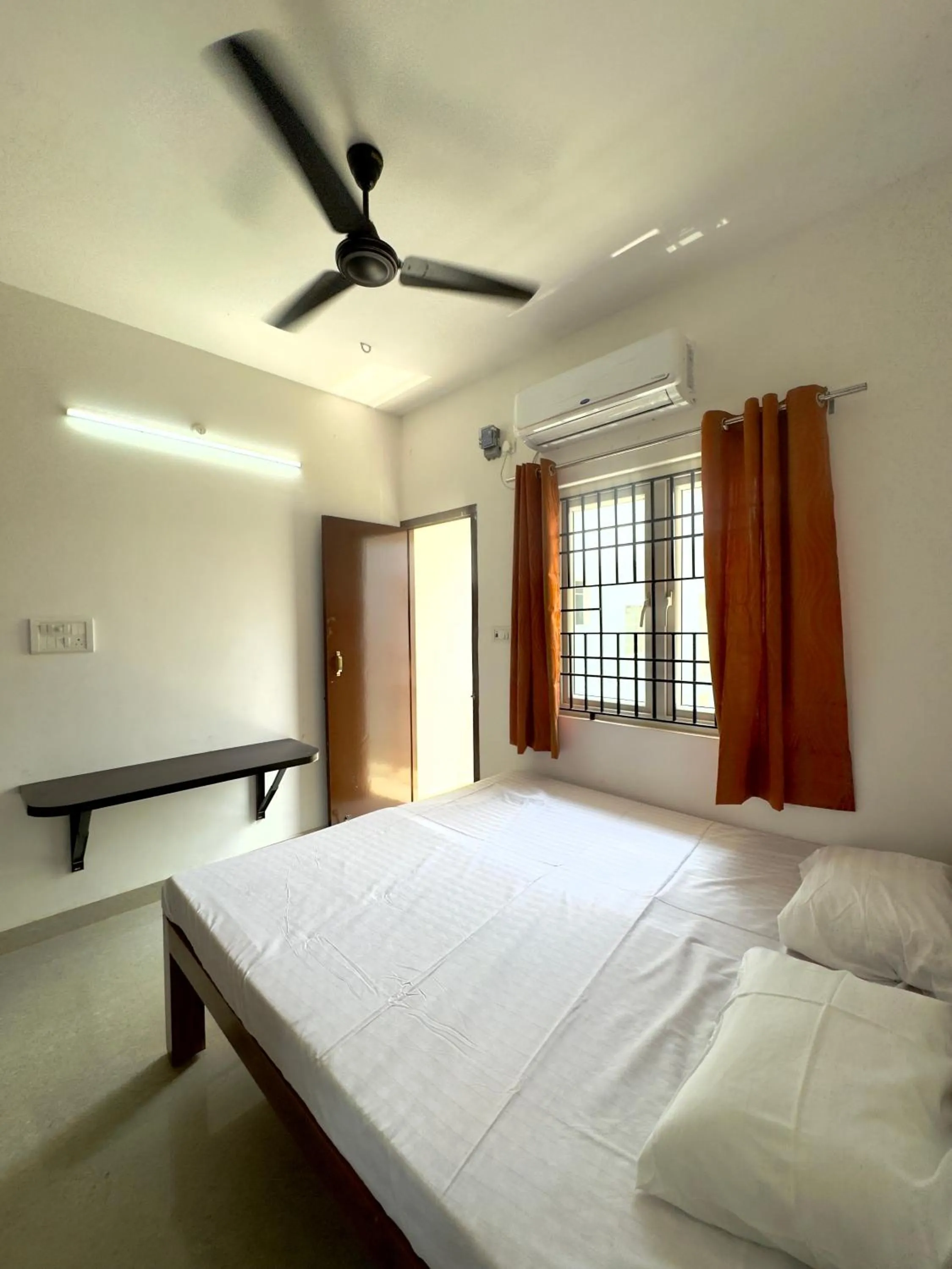 Bed in Sishya Hotels & Service Apartment Thoraipakkam, Chennai OMR, IT Expressway