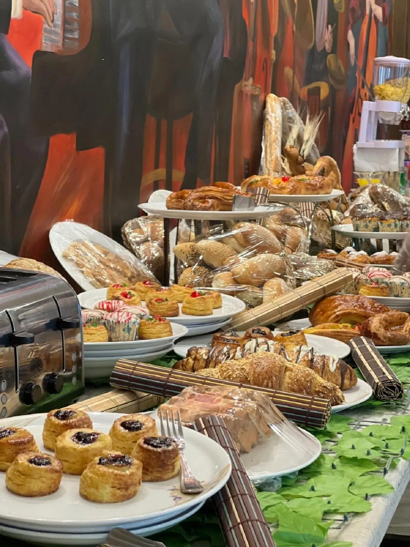 Restaurant/places to eat in Mar Charbel Hotel Cairo