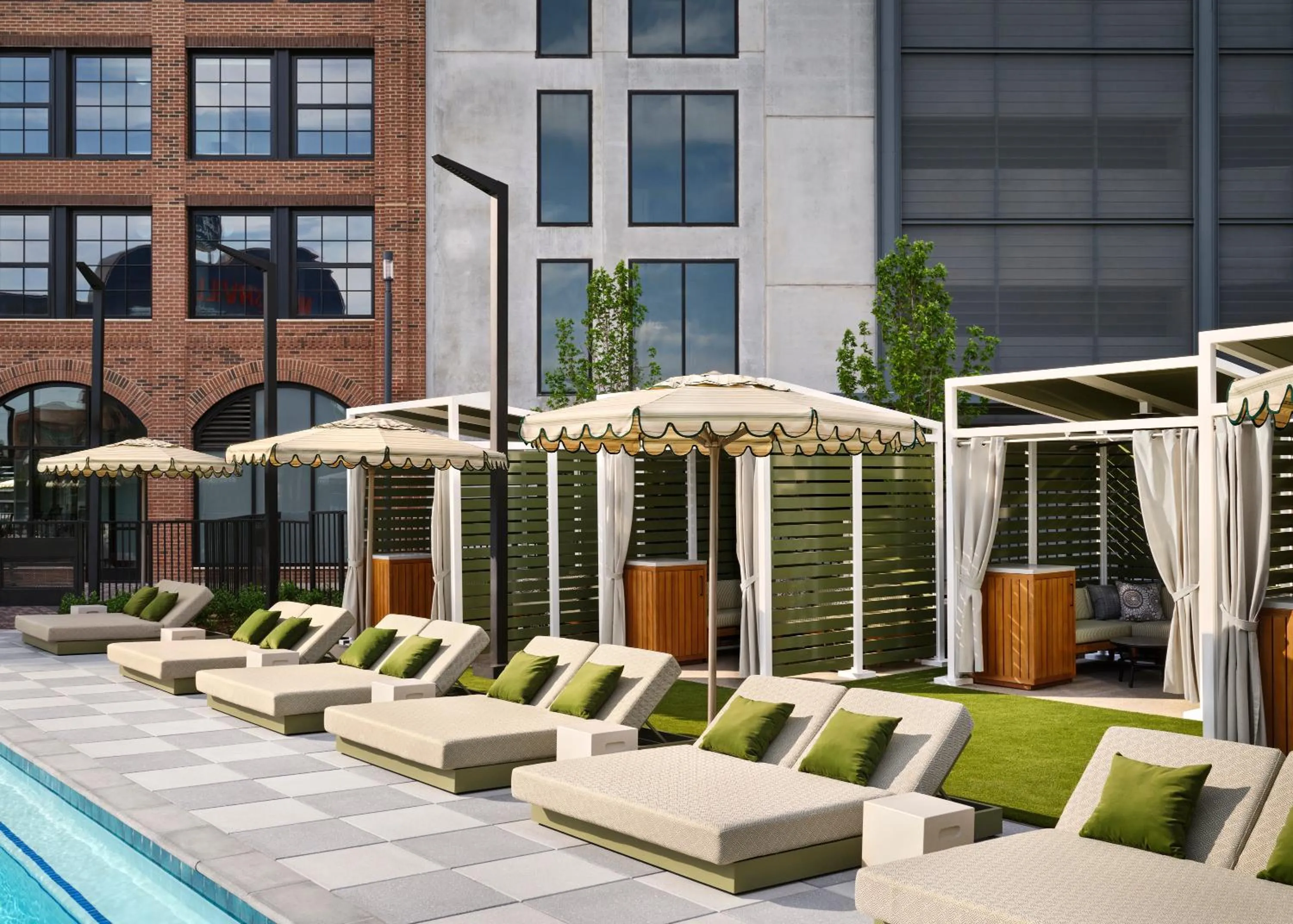 Swimming pool in Memoir Wedgewood Houston