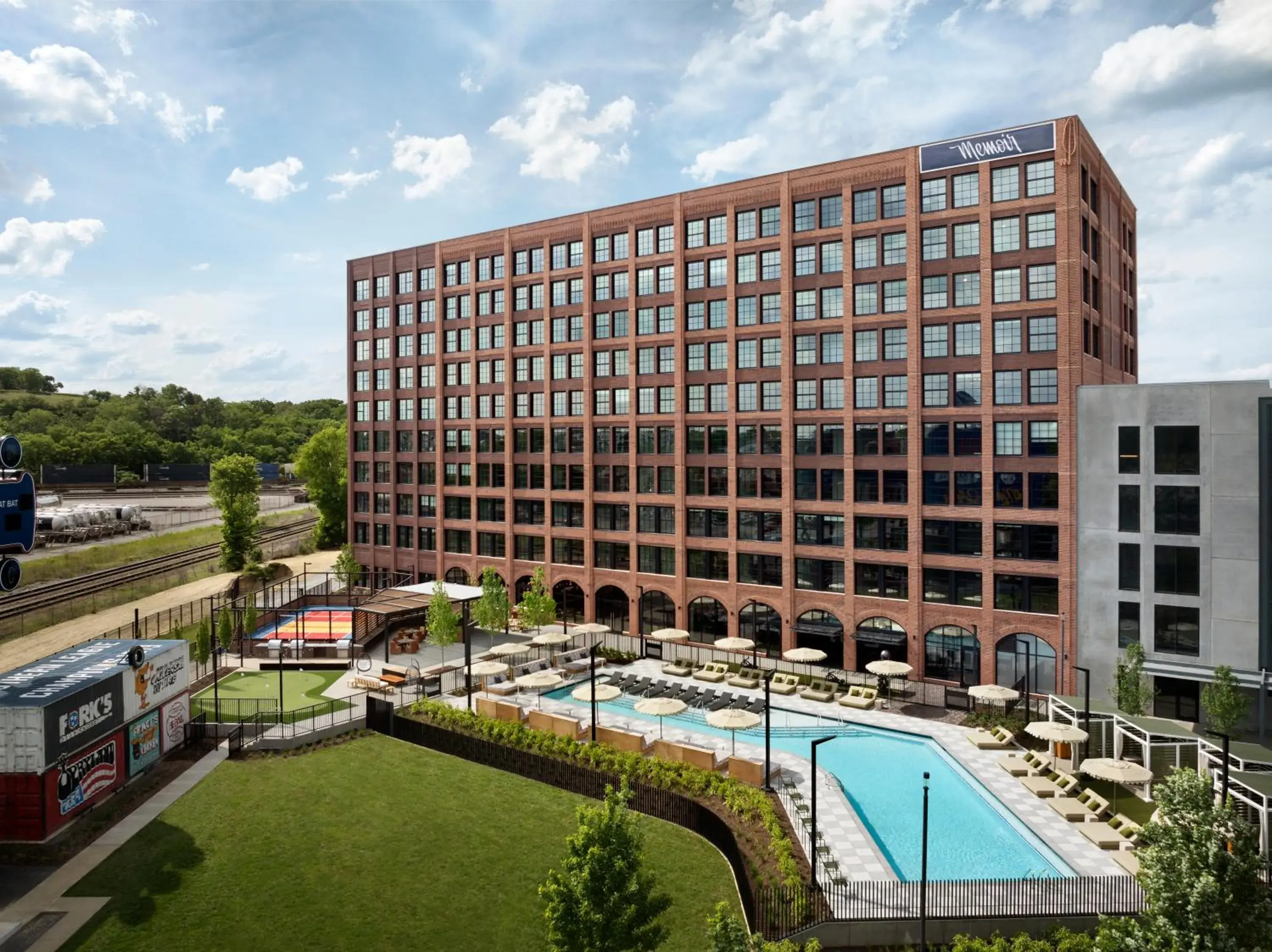 Property building in Memoir Wedgewood Houston Property building in Memoir Wedgewood Houston