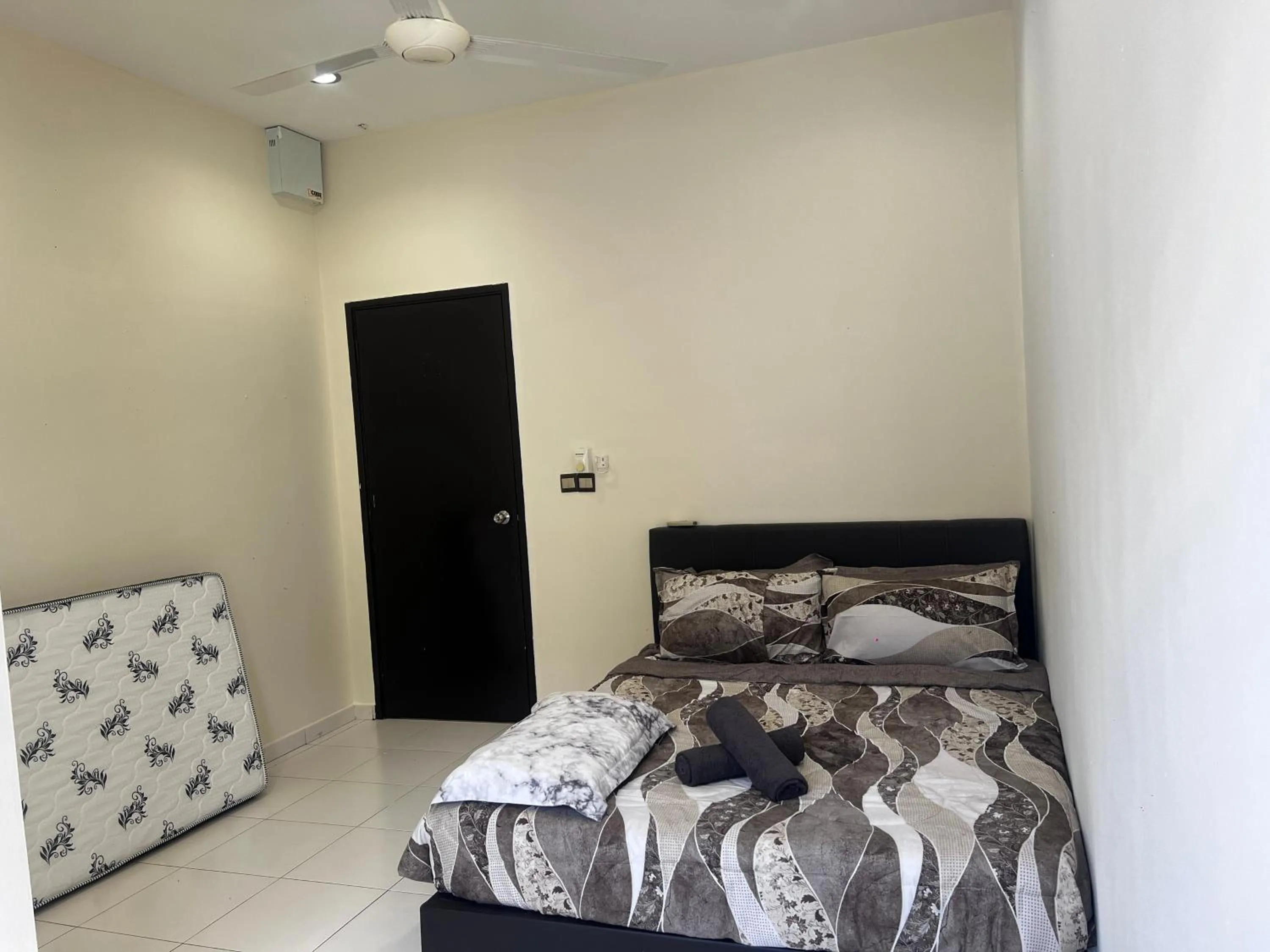 Bed in Lovely Homestay Austin Setia Indah 911