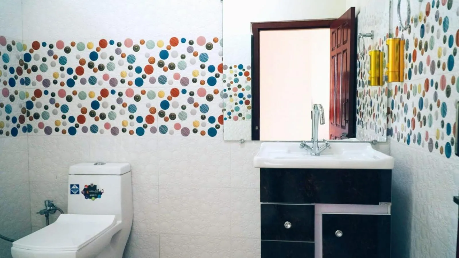 Toilet in ROYALTY GLOBAL HOMESTAY