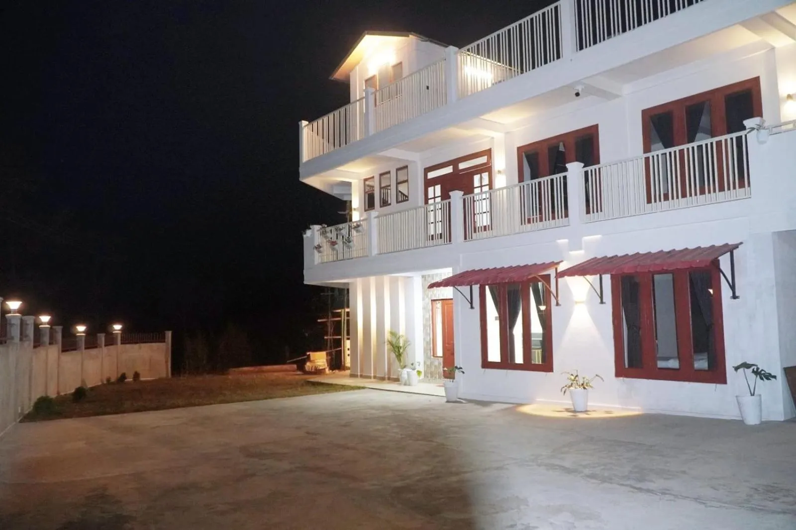 Property building in ROYALTY GLOBAL HOMESTAY