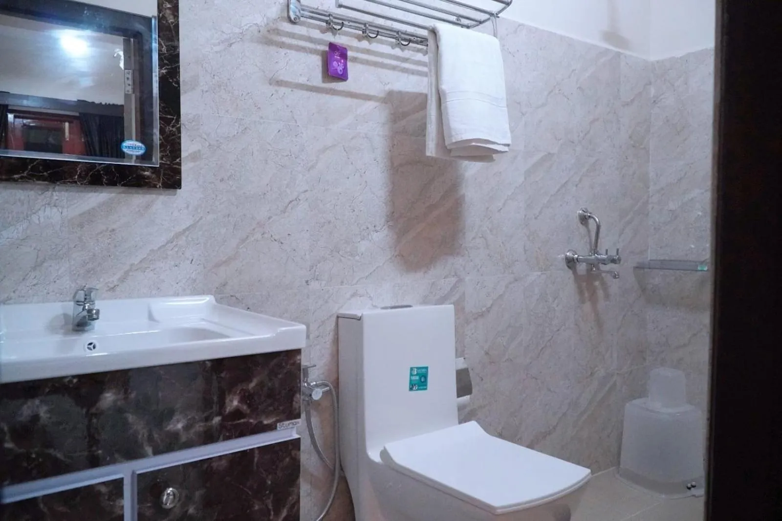 Shower in ROYALTY GLOBAL HOMESTAY