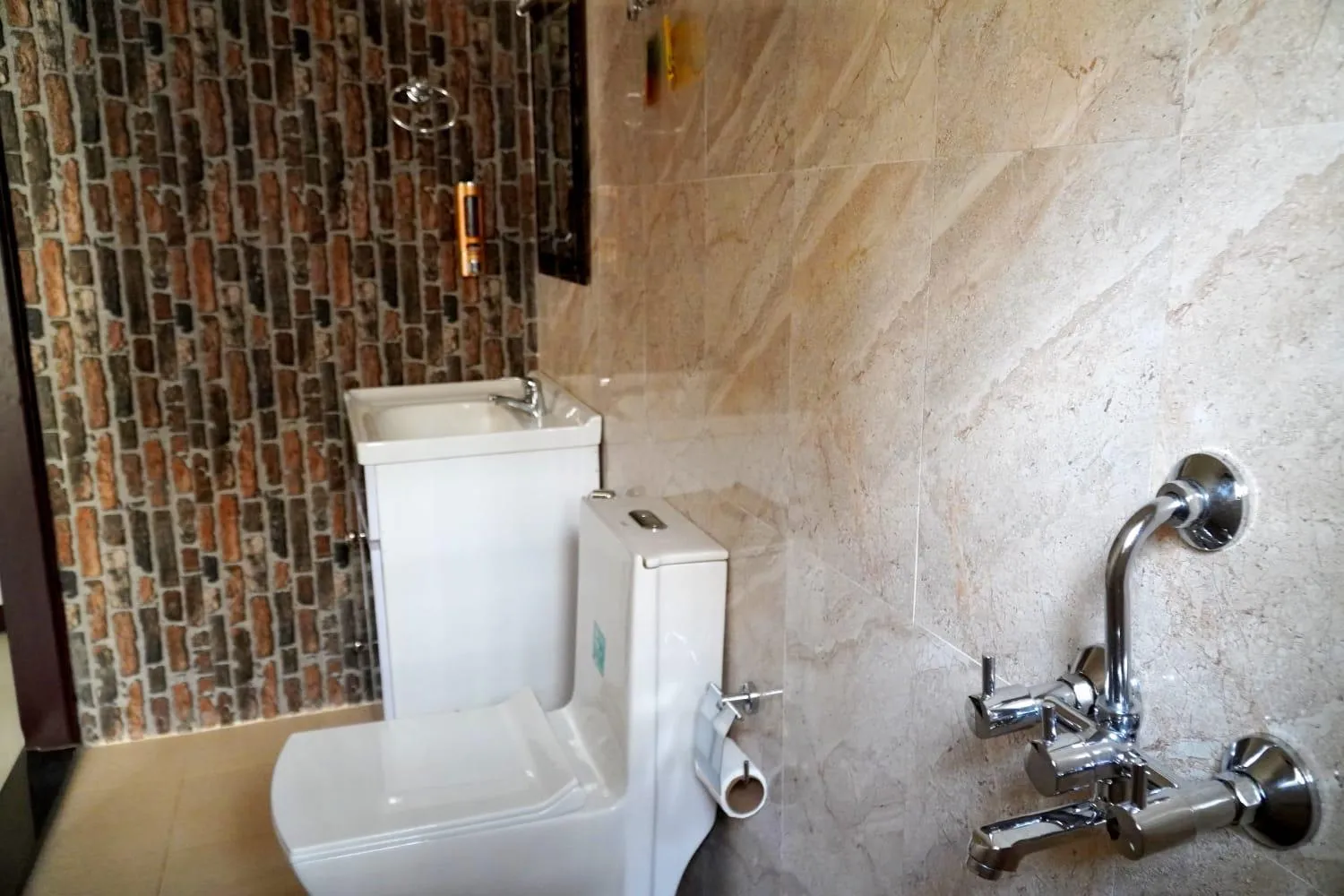 Bathroom in ROYALTY GLOBAL HOMESTAY