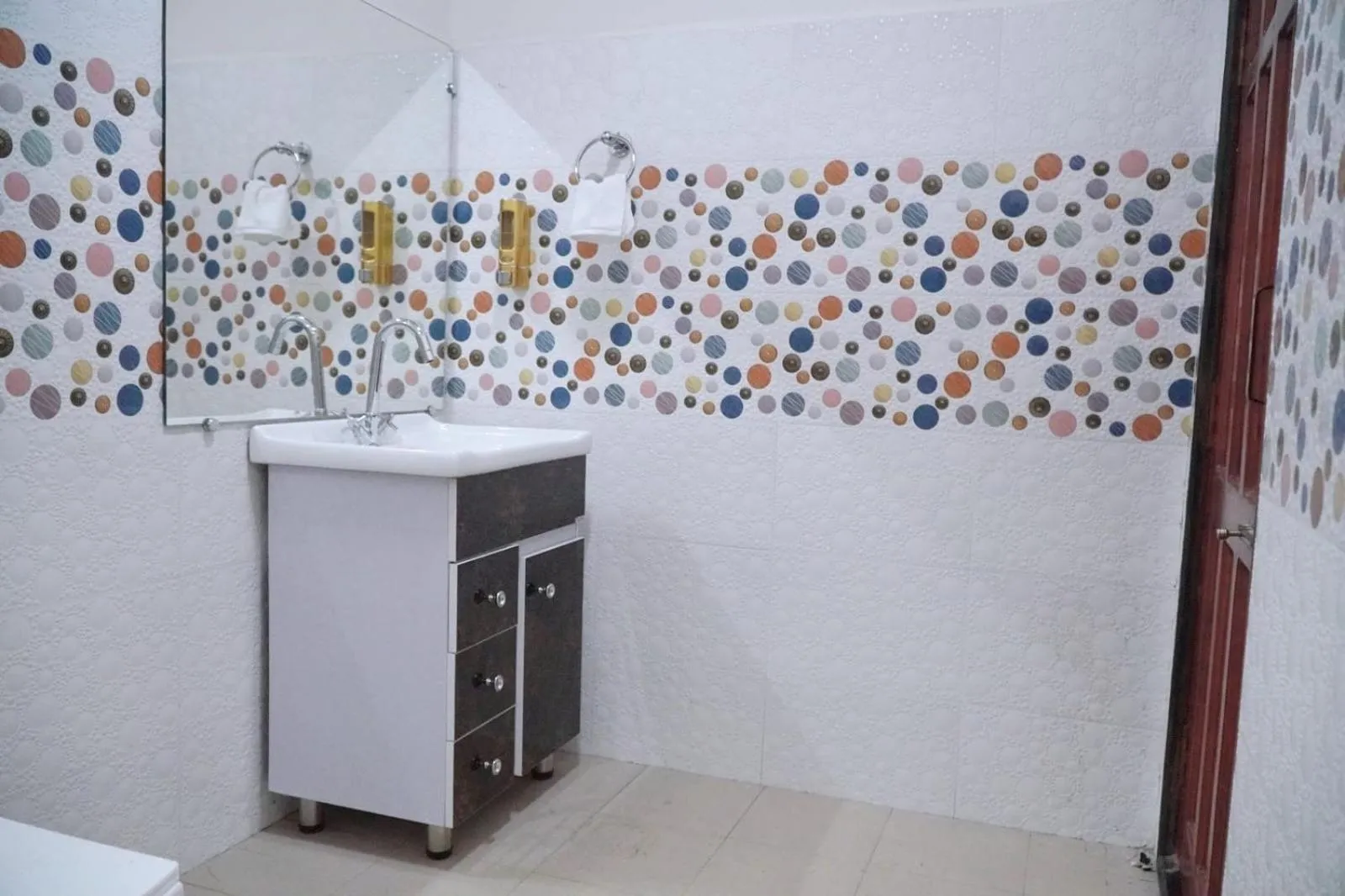 Property building in ROYALTY GLOBAL HOMESTAY